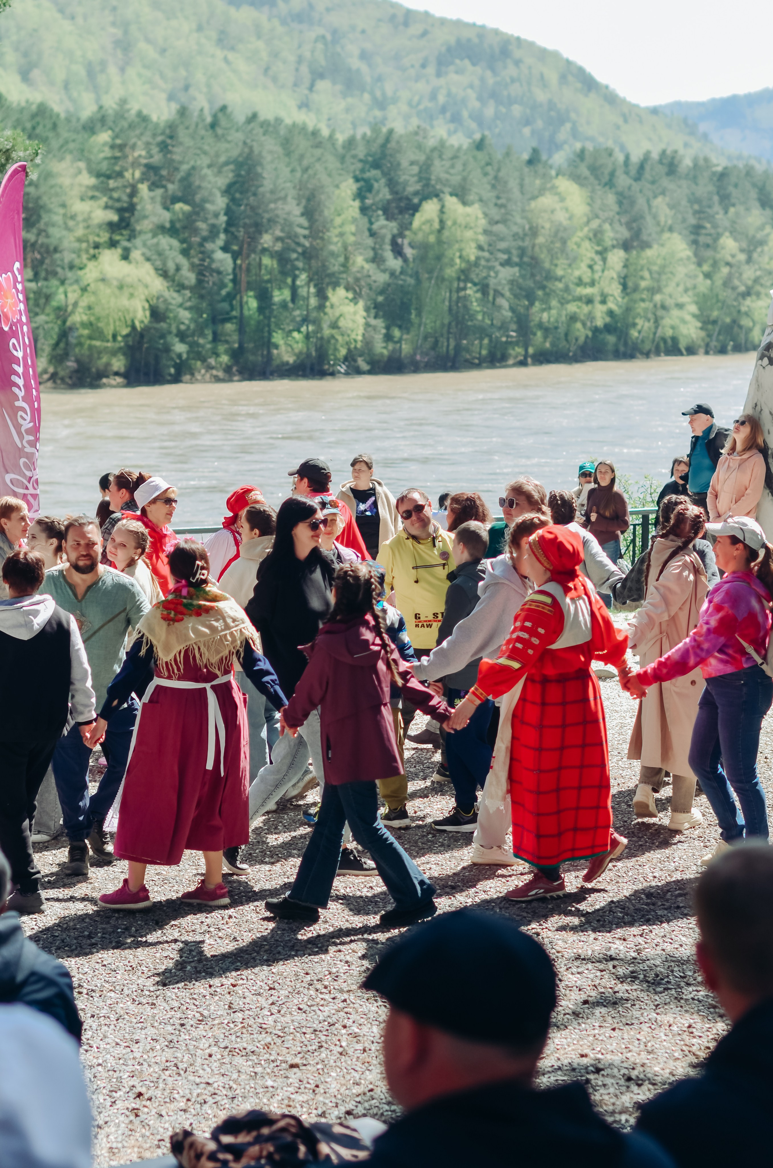 Фестиваль «Цветение Маральника на Алтае 2025». Фоторепортаж. Денисова Аля — фотограф для парных съемок и индивидуальных историй в Барнауле