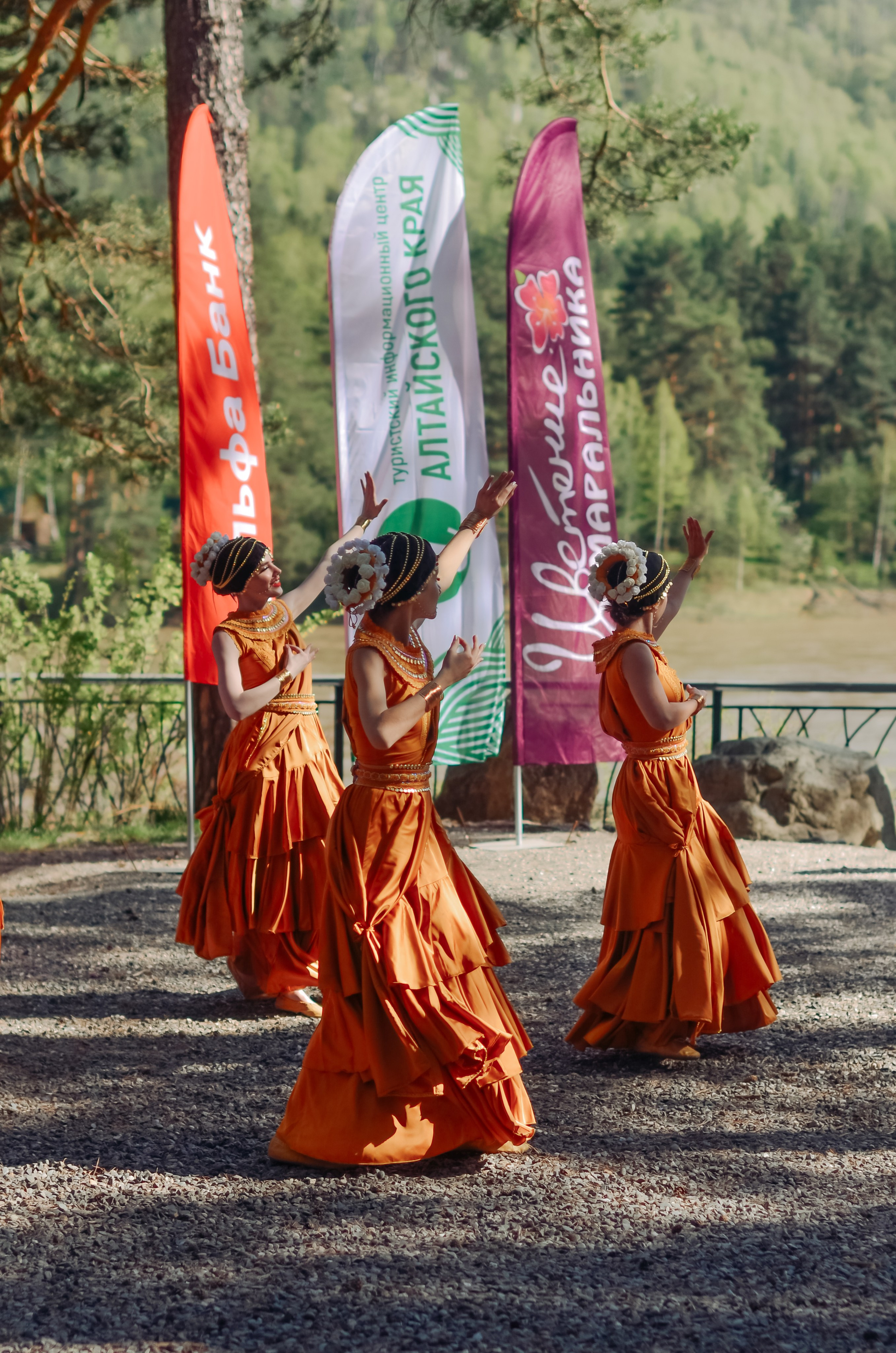 Фестиваль «Цветение Маральника на Алтае 2025». Фоторепортаж. Денисова Аля — фотограф для парных съемок и индивидуальных историй в Барнауле