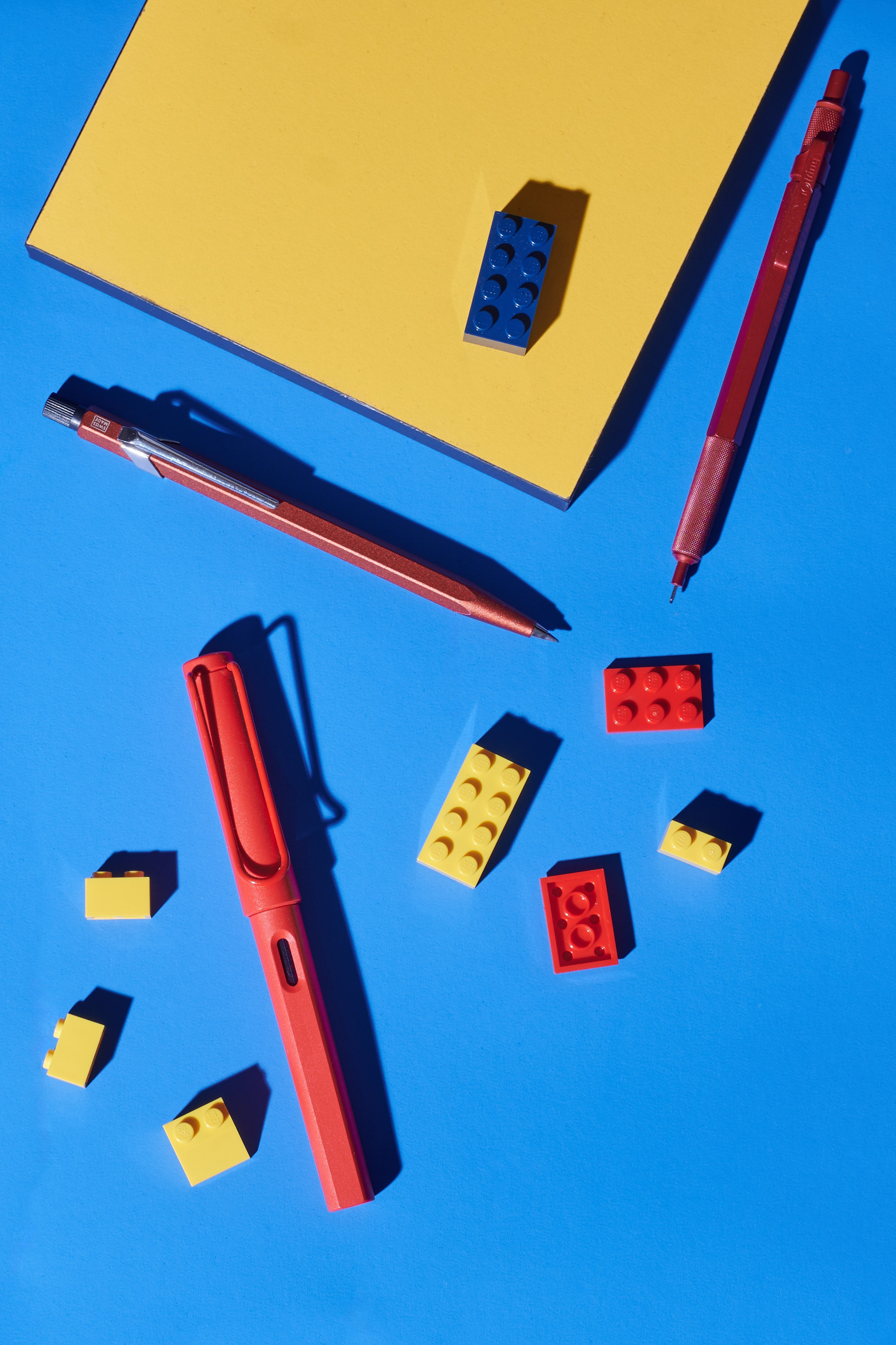 Натюрморт, вдохновлённый эстетикой Баухауса: строгие геометрические формы, контраст света и тени, минимализм и утончённая визуальная гармония. Фотограф: Ожерельев Лев