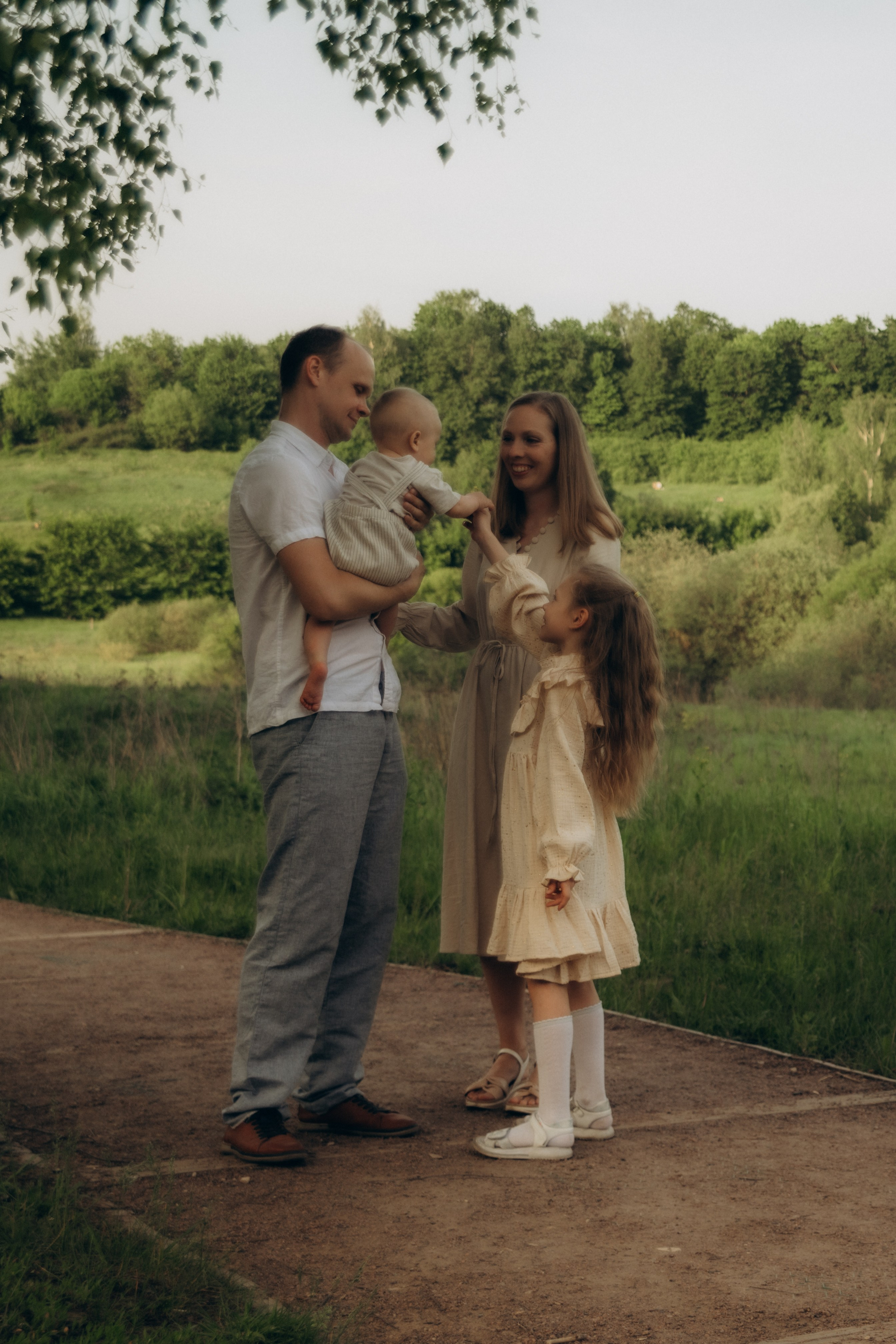 Теплым майским вечером. Гаврилова Настя семейный фотограф lifestyle в Москве