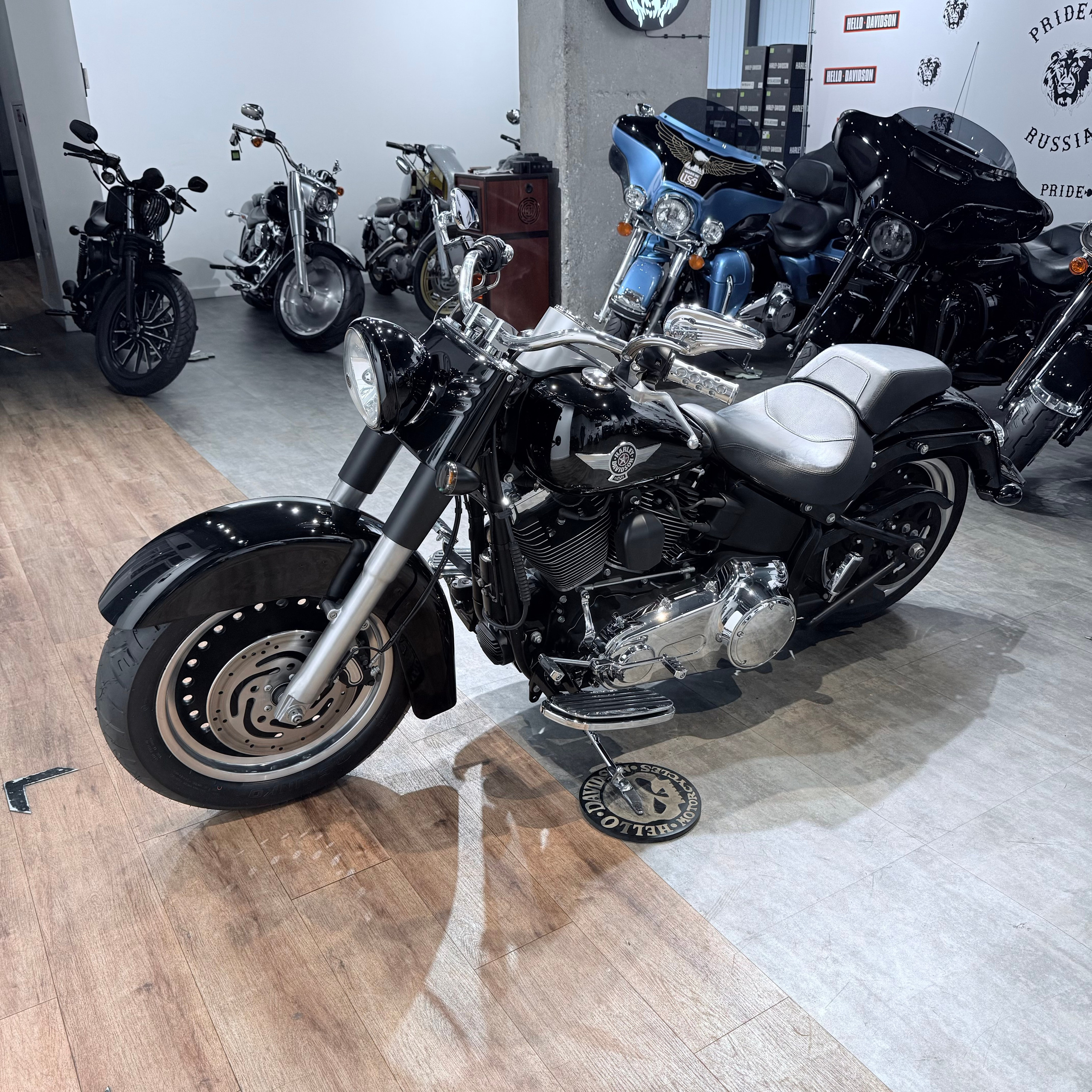 2011 Fat Boy АВS Vivd Вlаck Vanсе & Hinеs. Hello Davidson, Москва. Только хорошие мотоциклы…