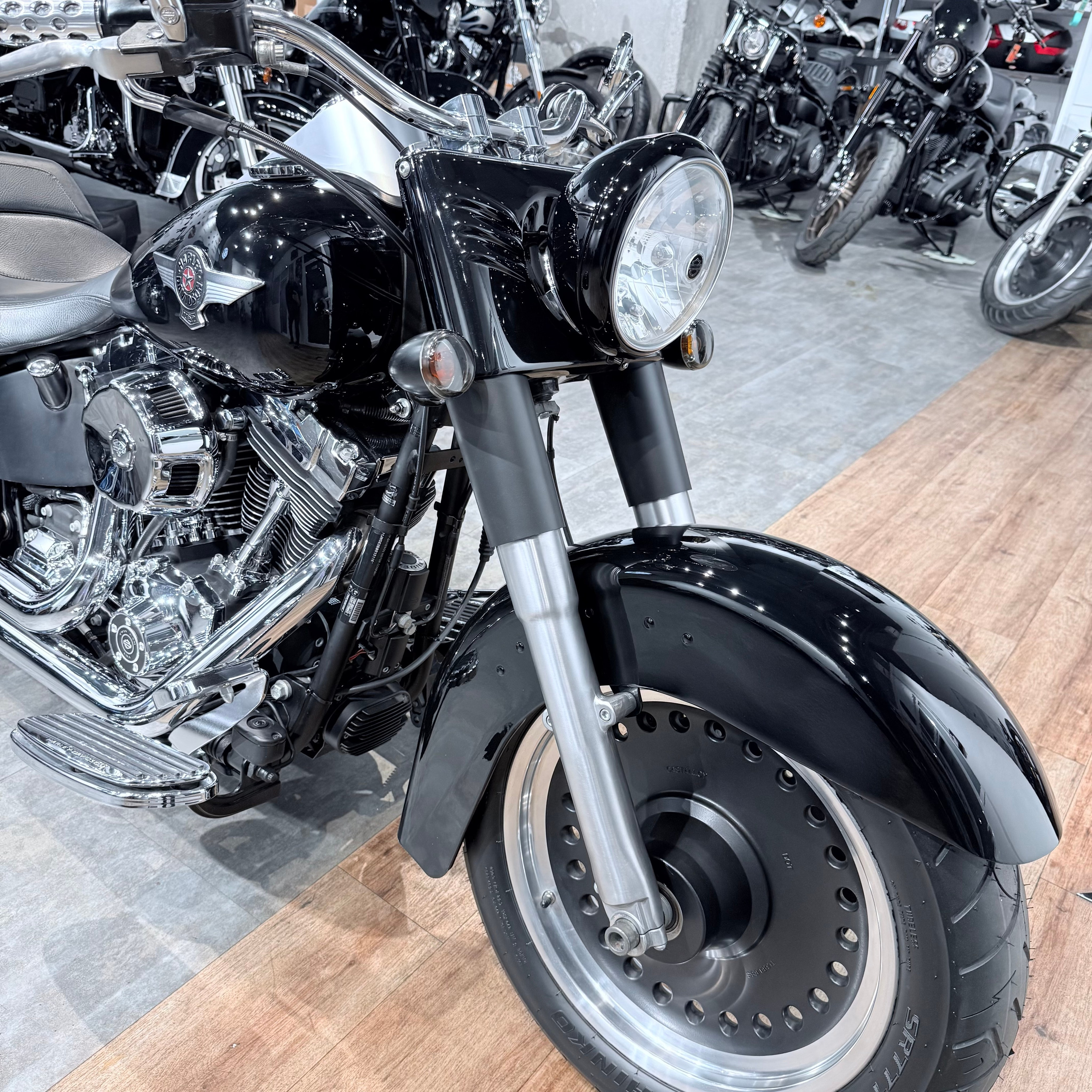 2011 Fat Boy АВS Vivd Вlаck Vanсе & Hinеs. Hello Davidson, Москва. Только хорошие мотоциклы…