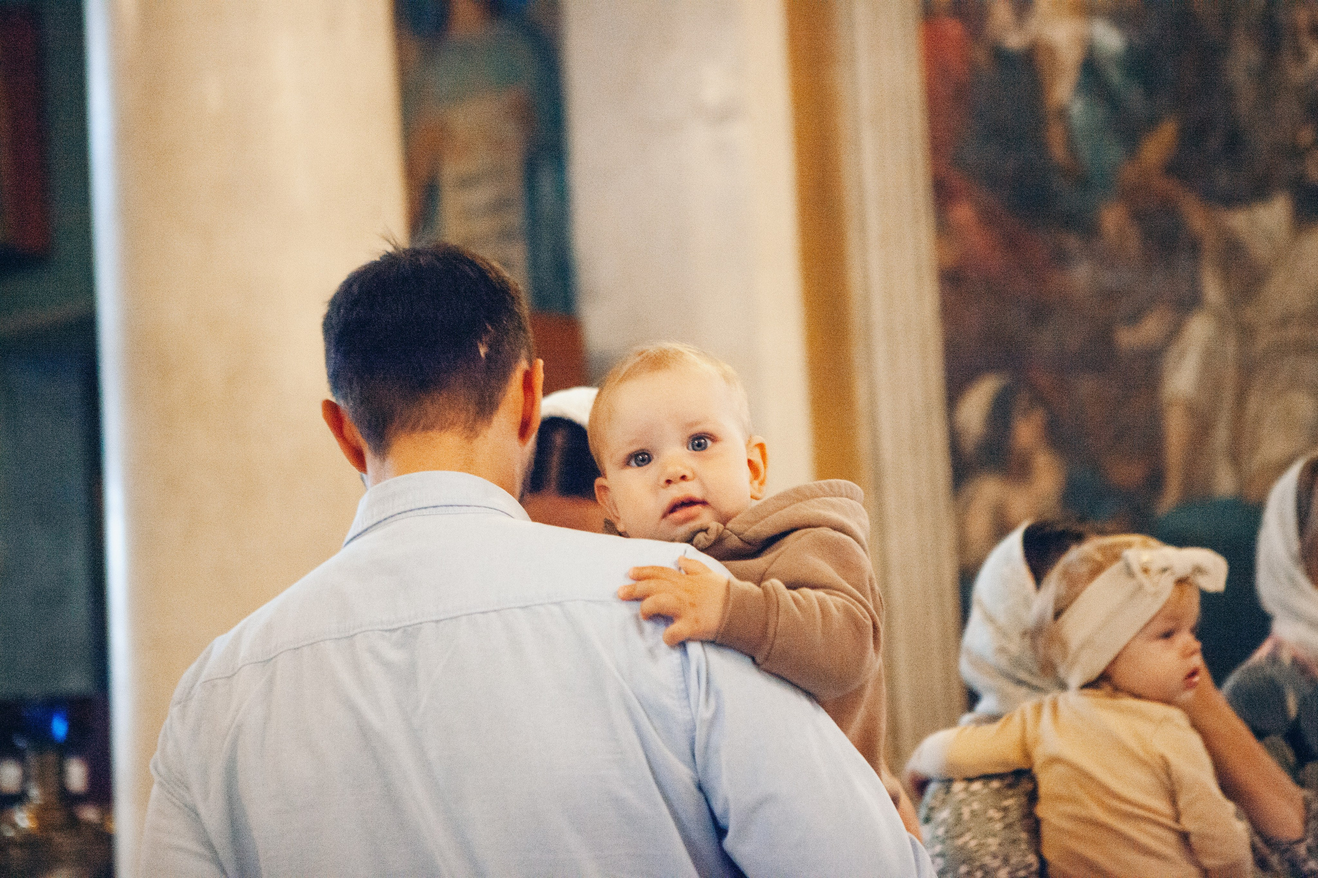 Крещение ребенка в церкви. Фотограф Ольга Ефремова