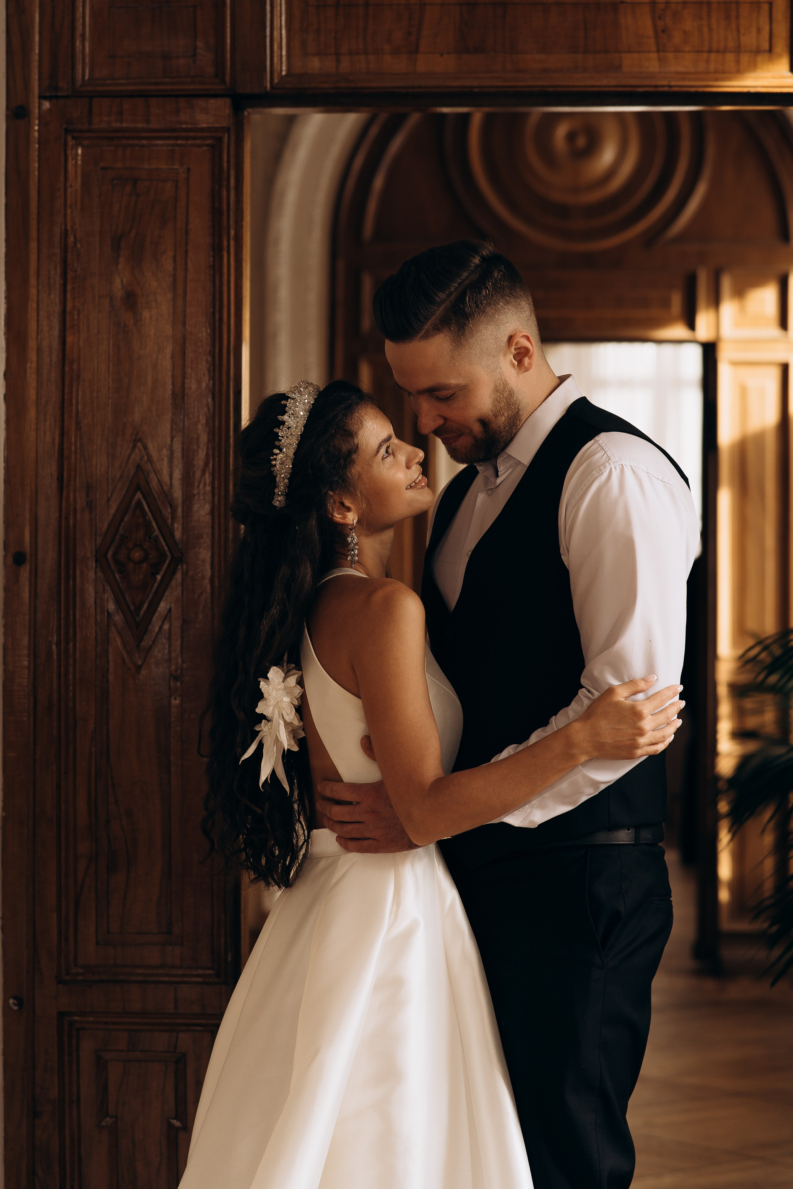 Свадебная фотосессия в библиотеке. Семейный фотограф в Москве Галина Гончар