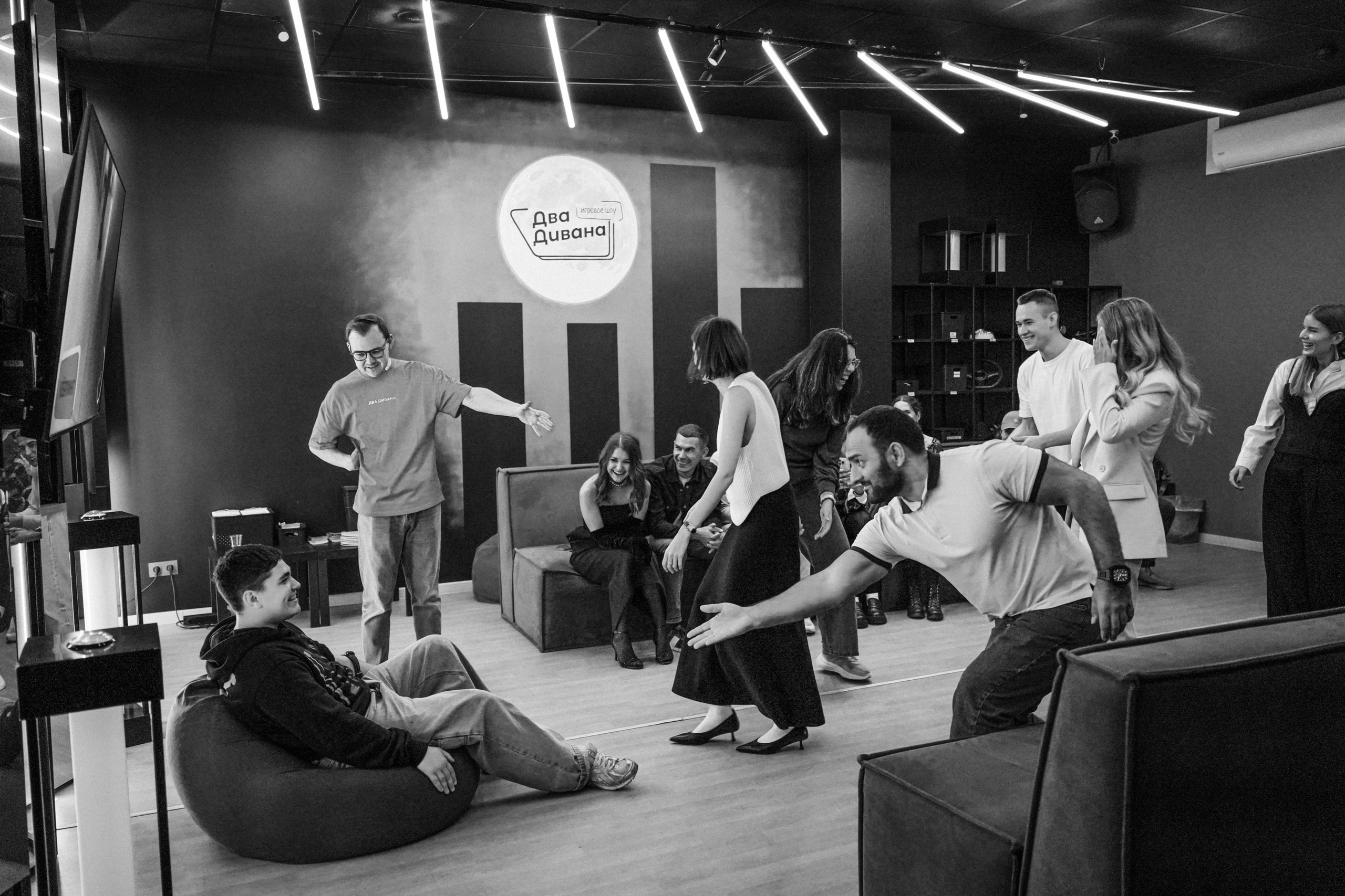 ДВА ДИВАНА ШОУ (ВЗРОСЛОЕ). Главная