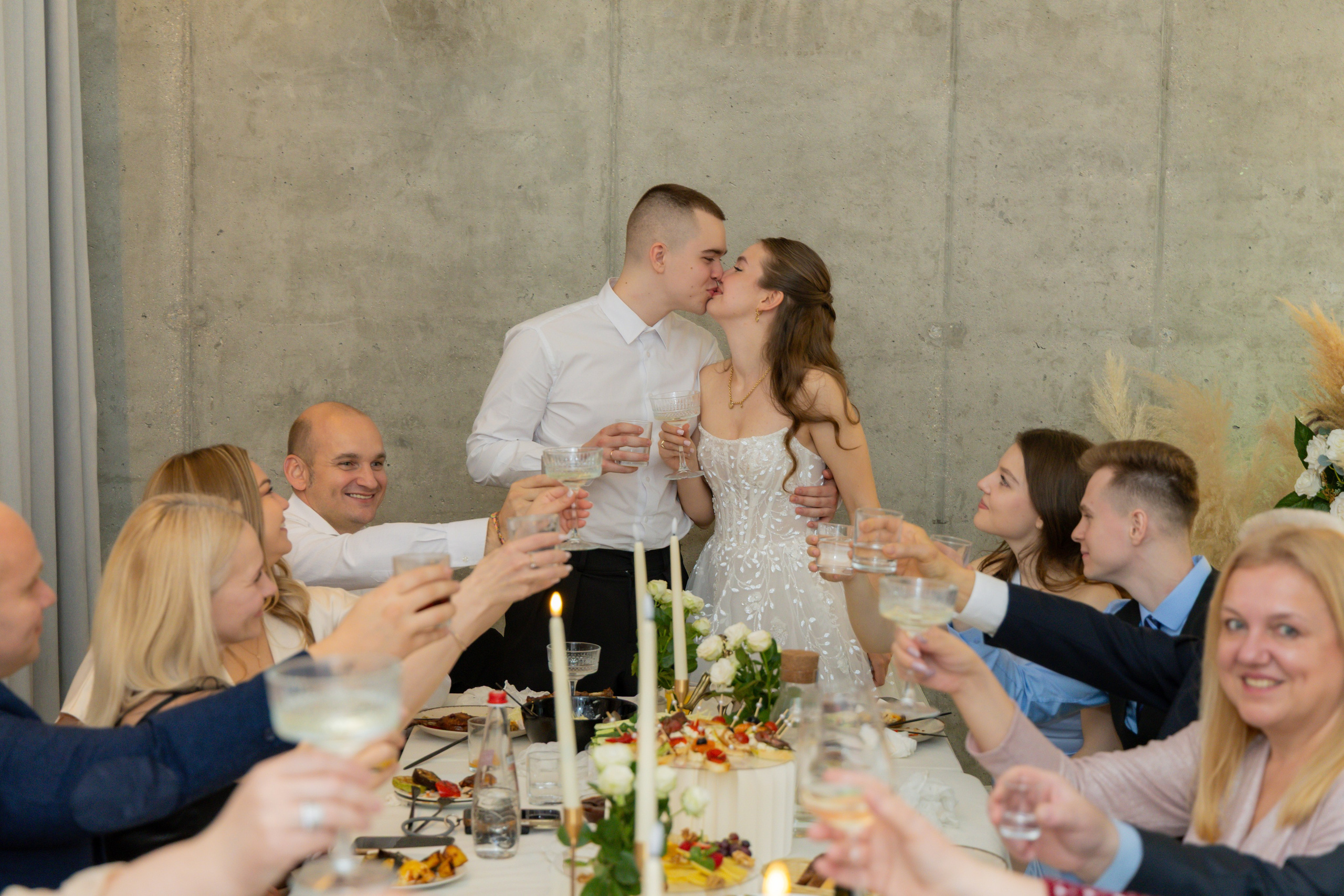 Банкет в кругу близких. Свадебный фотограф и видеограф в Москве — анонс фото и видео с церемонии в день свадьбы