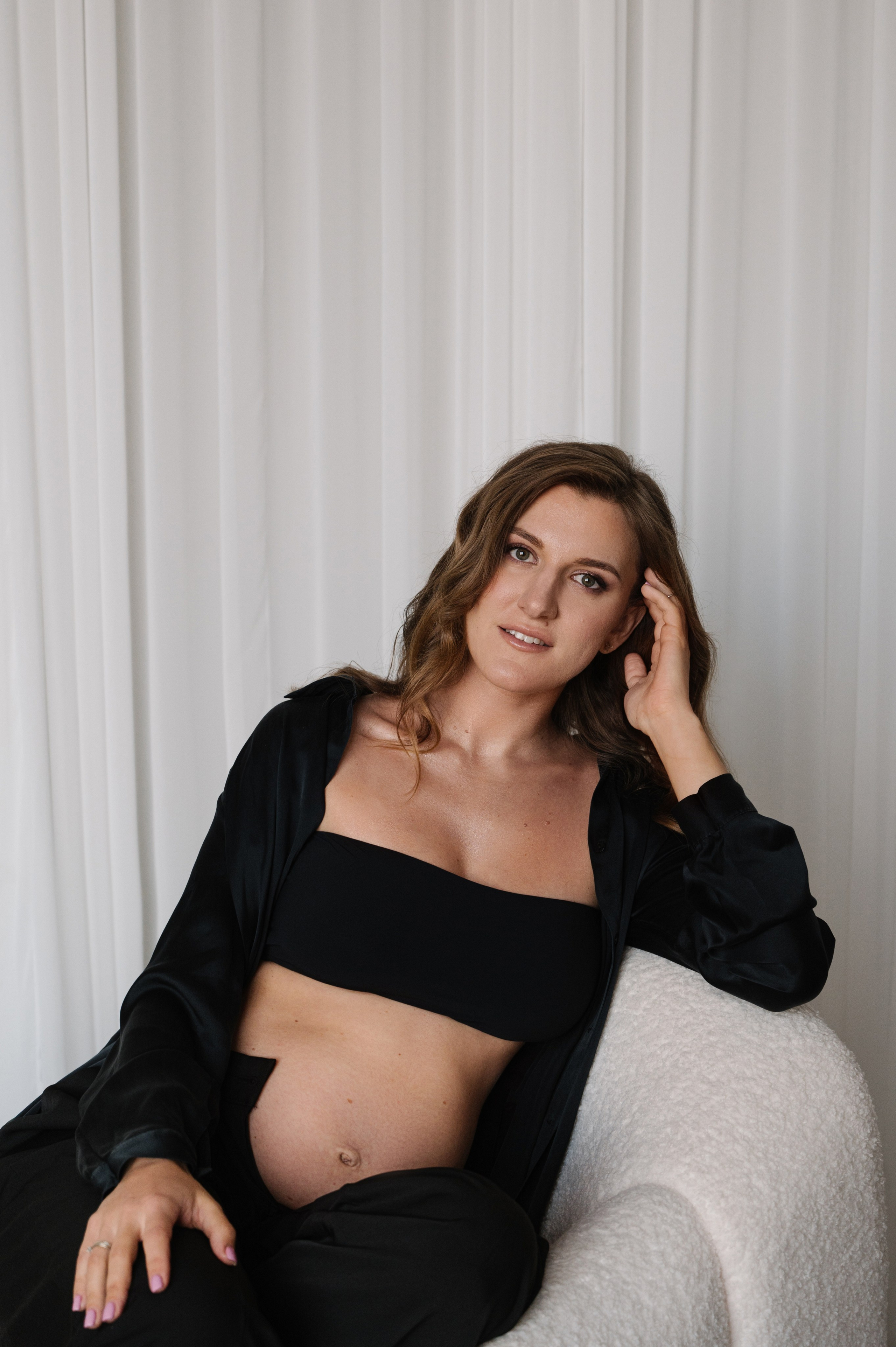 Фотосессия беременности СПб. Профессиональный фотограф беременности в СПБ. Стильные фотосессии беременности в стиле минимализм и классическая фотография