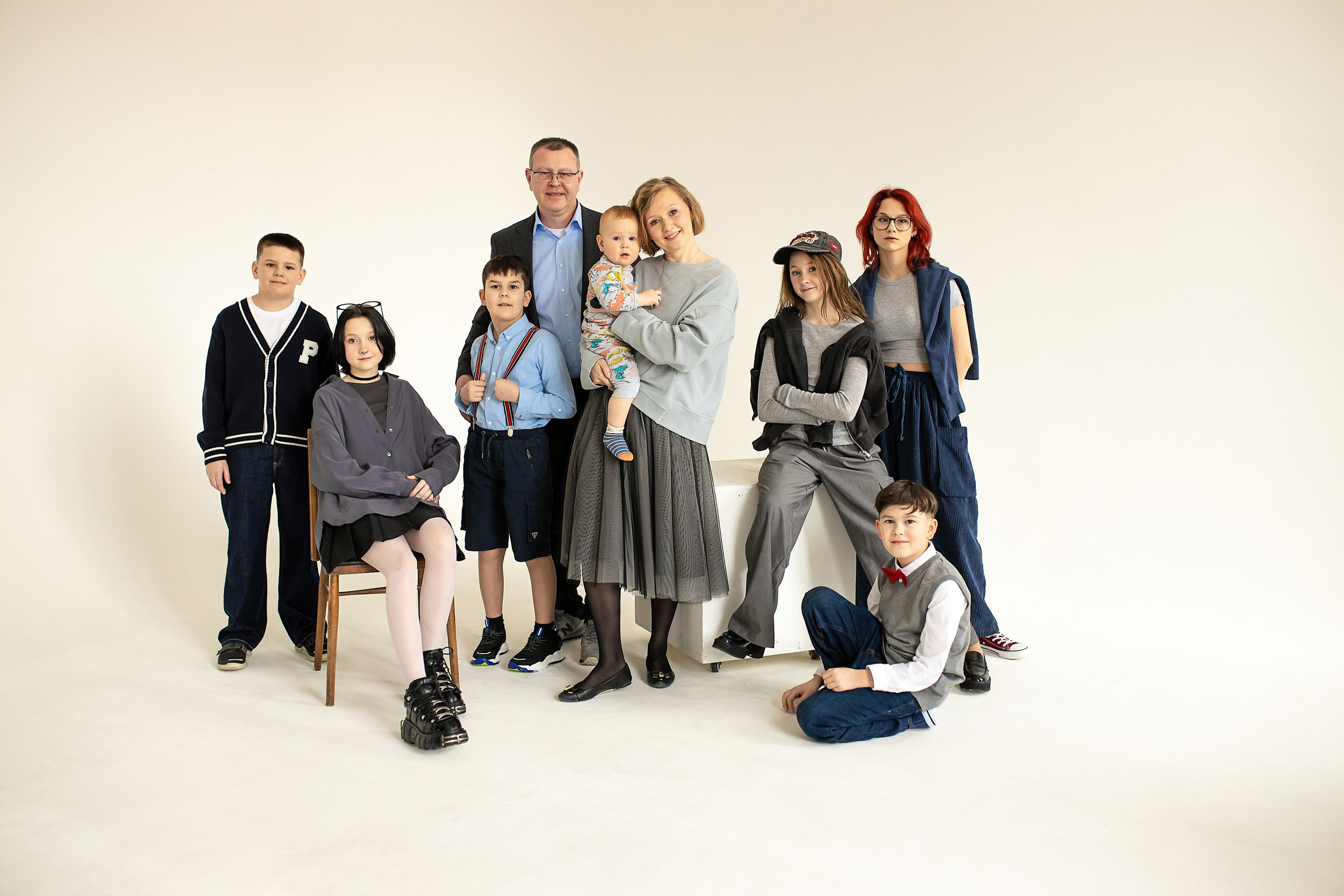 Семейная фотосессия на циклораме с естественным светом. Фотограф в Железнодорожном и Балашихе