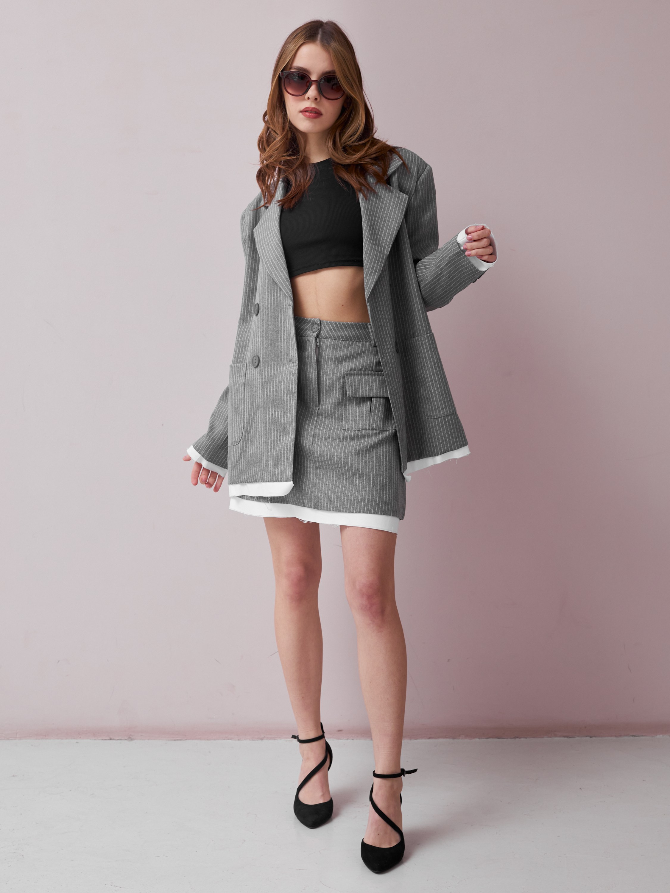 Фотосъемка костюма с юбкой пиджаком Екатеринбург Wildberries ВБ Ozon Озон фотосессия одежды Екб заказать цена фотосъемка товара WB костюмы. Фотограф Екатеринбург Анастасия Жерновская | Маркетплейсы и нейрофото