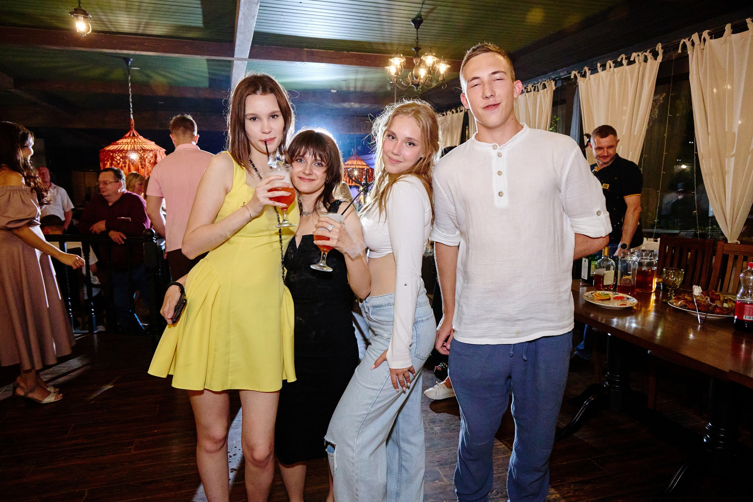 Выпускной 35 Сош. Фотограф Выпускные альбомы Таганрог Сергей Коробченко