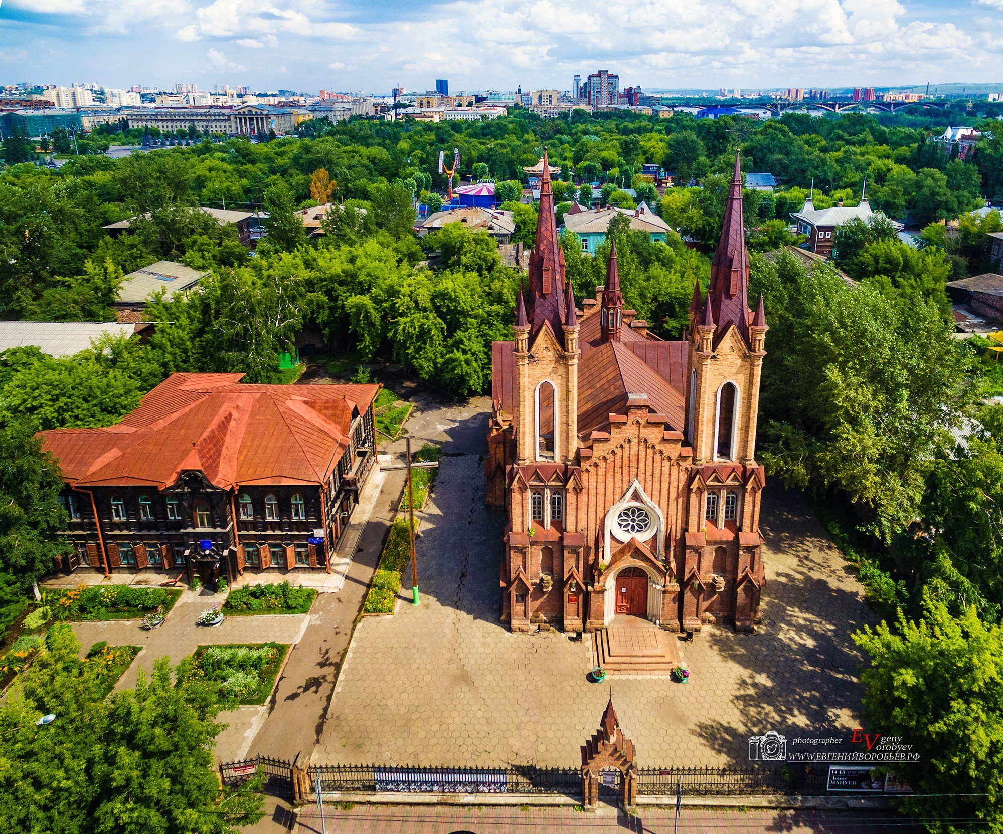 Аэросъёмка фото видео с квадрокоптера FPV дрона в Красноярске фотосъёмка монтаж видеоролика
