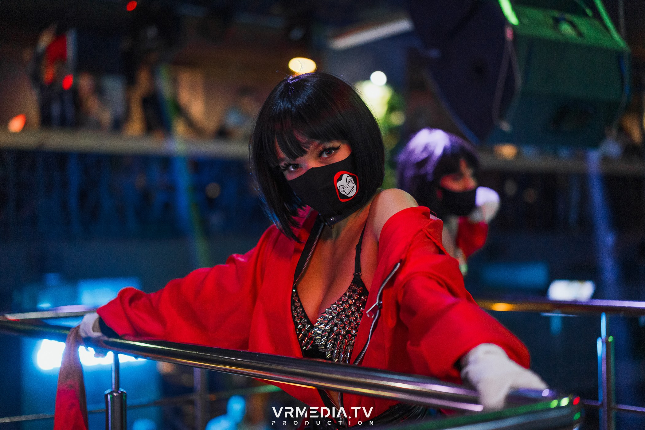 Бумажный дом в баре «Друзья»