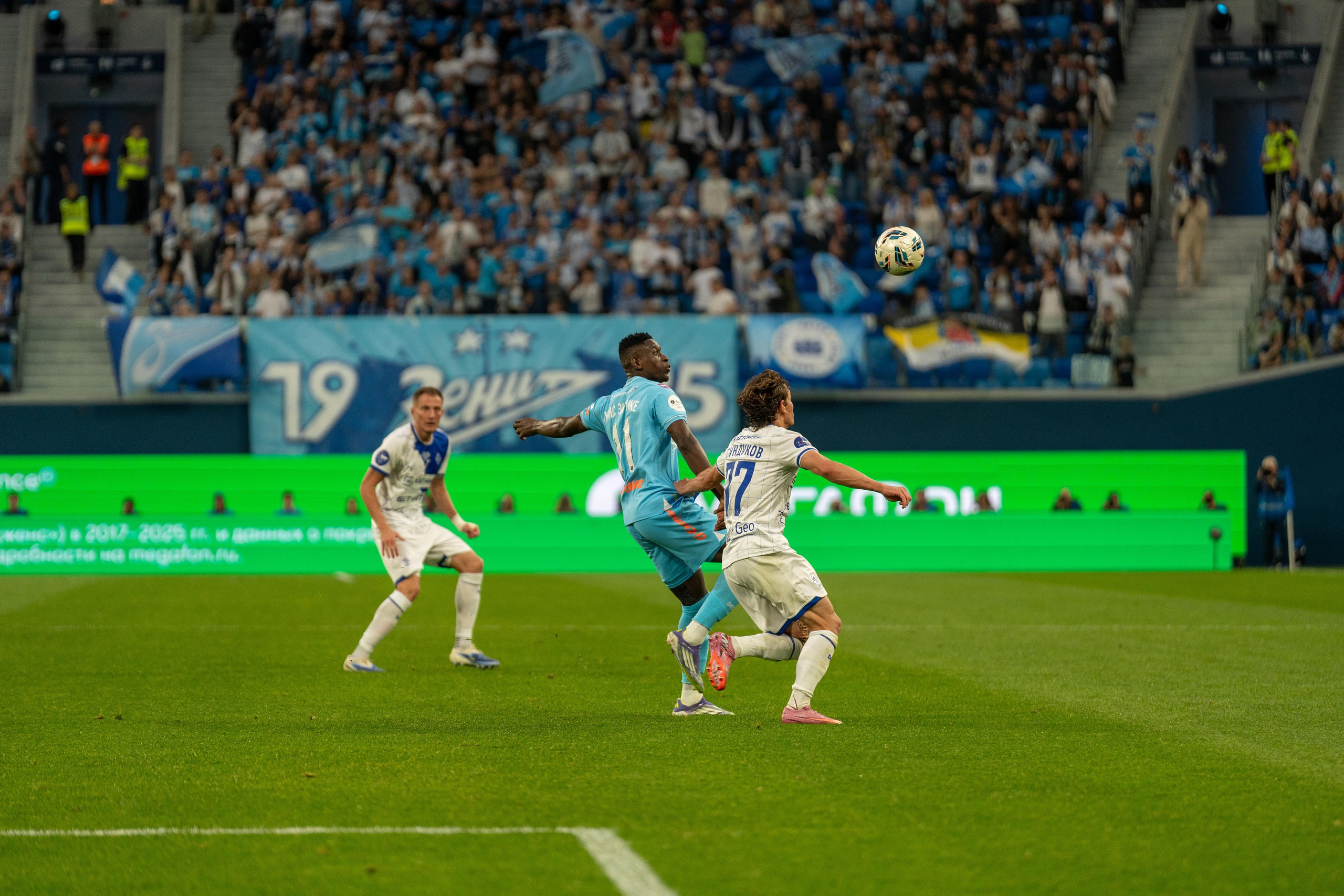 Игровой кадр матча Зенит–Динамо на Газпром Арене, спортивный фотограф Санкт-Петербург