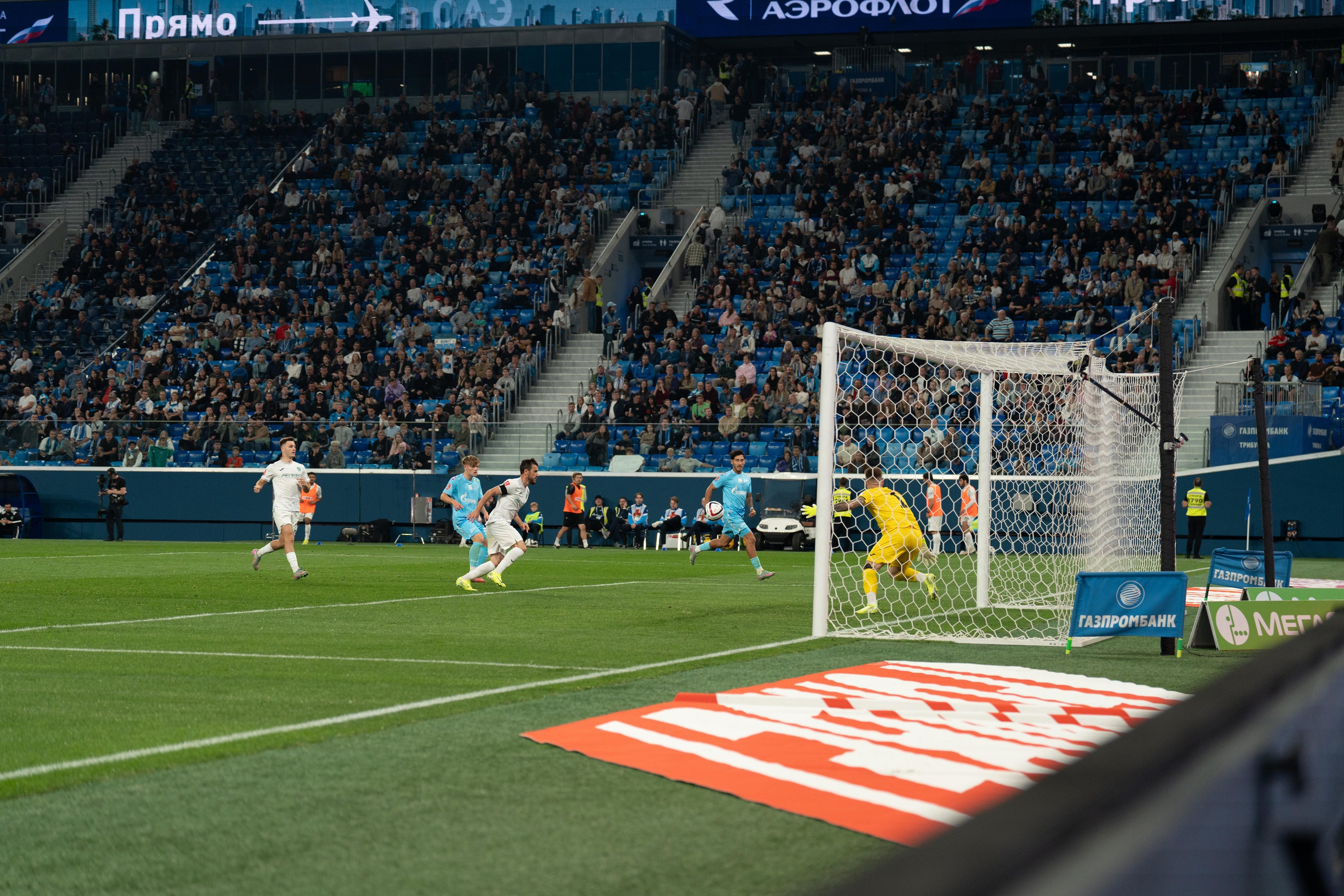 Репортажный фотограф спорт-съемка: Зенит забивает гол на Газпром Арене