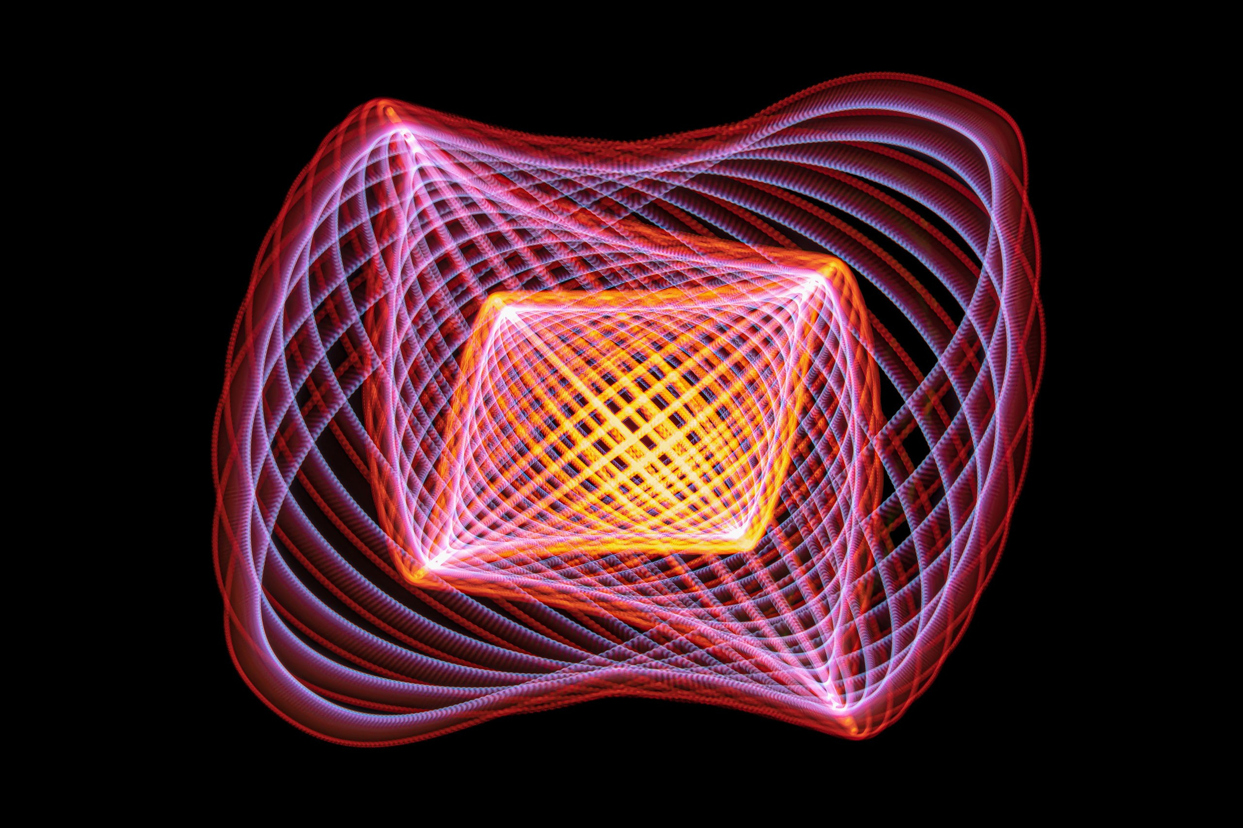 Рисование светом. Скульптуры из воды Сергея Толмачева