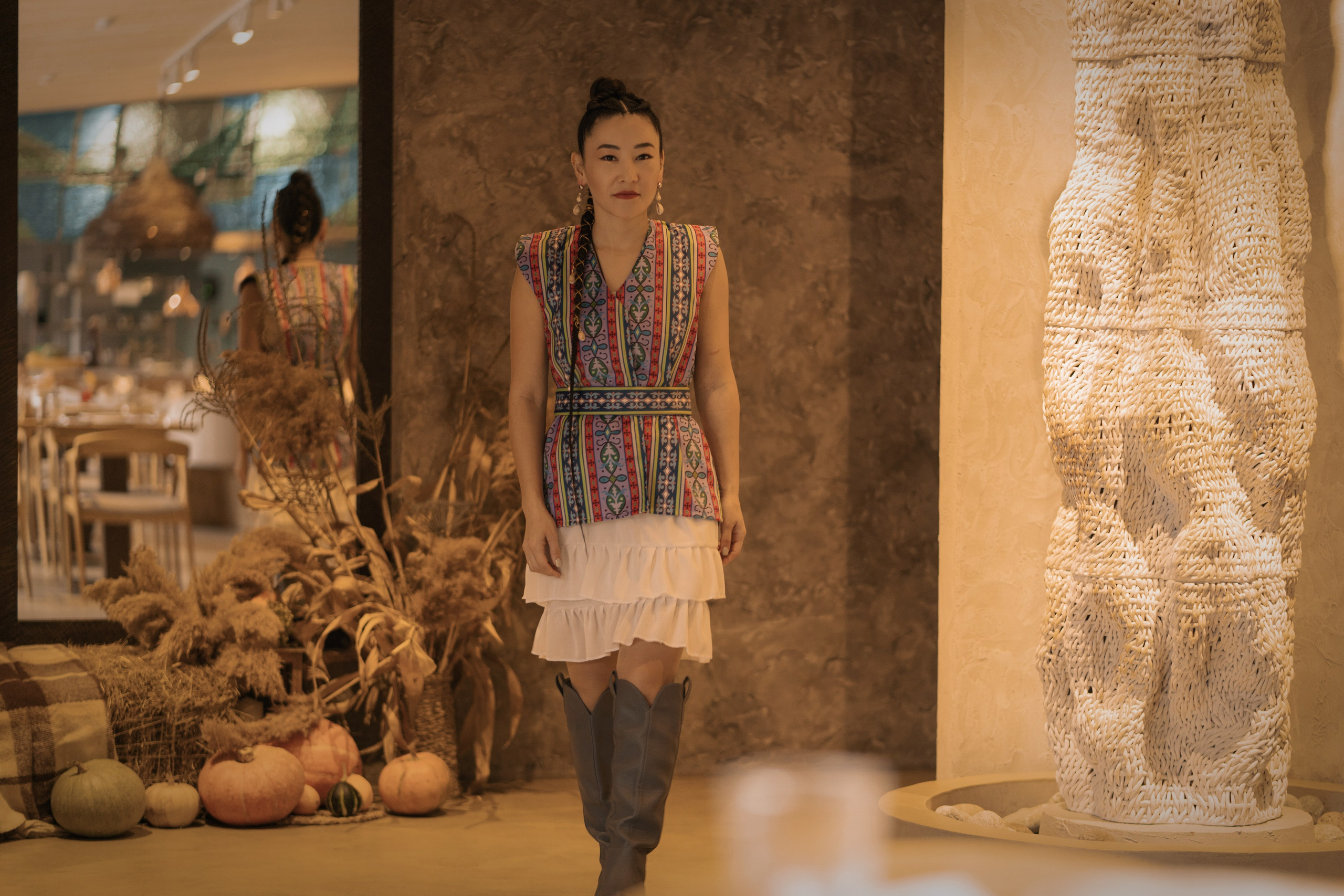 В ресторане Рерих. Выездной фотограф-видеограф в Республике Алтай Солоны Куюкова