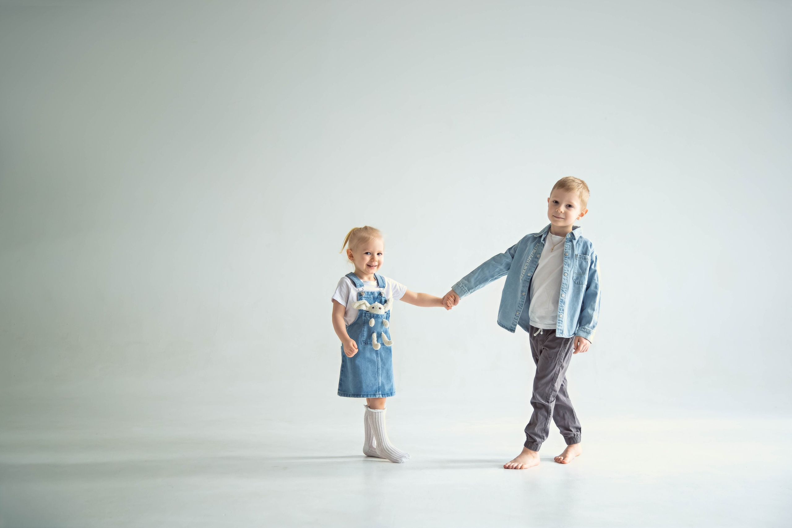 Семейная фотосессия в студии в Москве. Семейный фотограф в Москве Влада Лунина