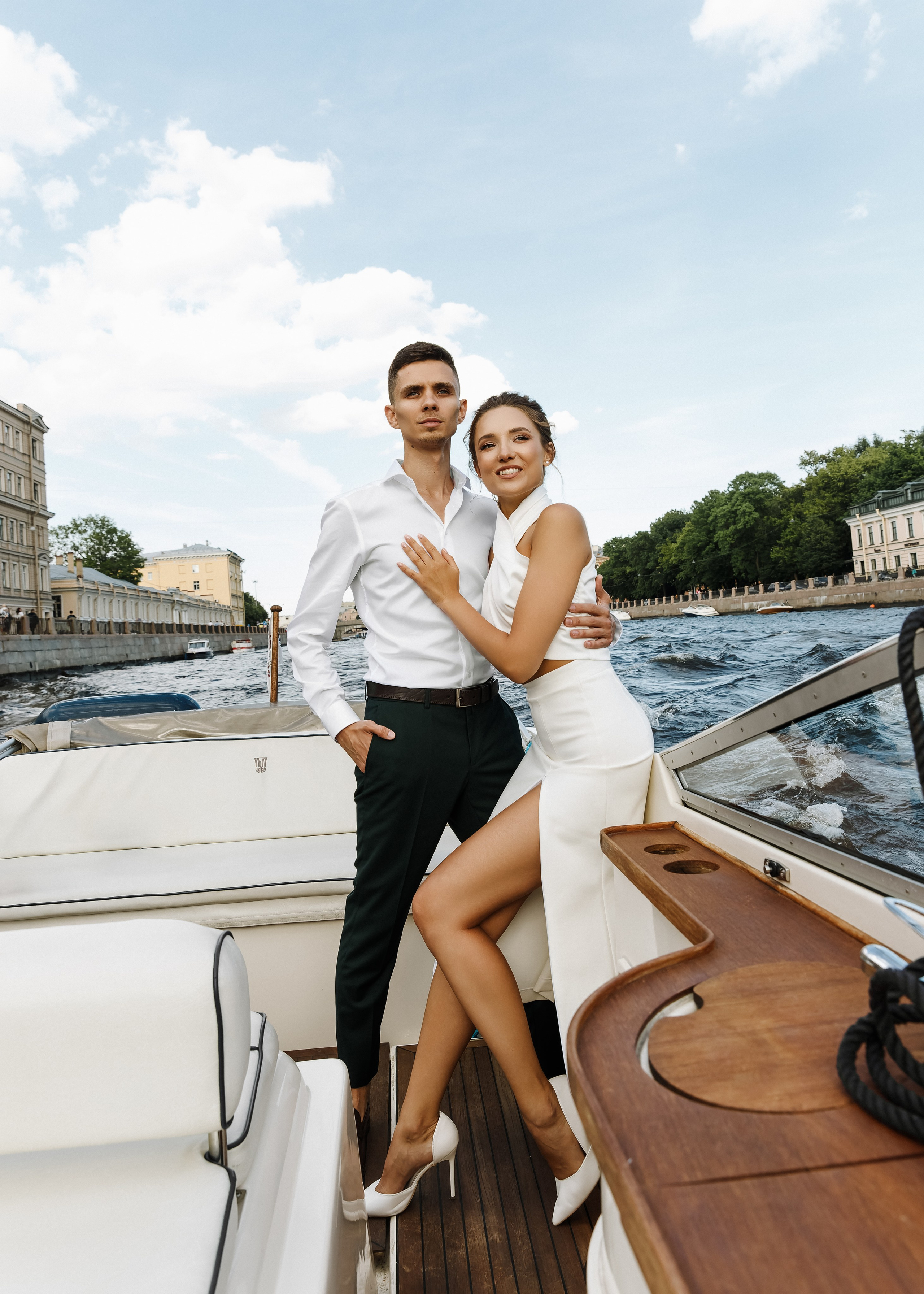 Оля и Андрей — свадебная фотосессия на катере. Свадебный и портретный фотограф в Санкт-Петербурге Анна Демьянова