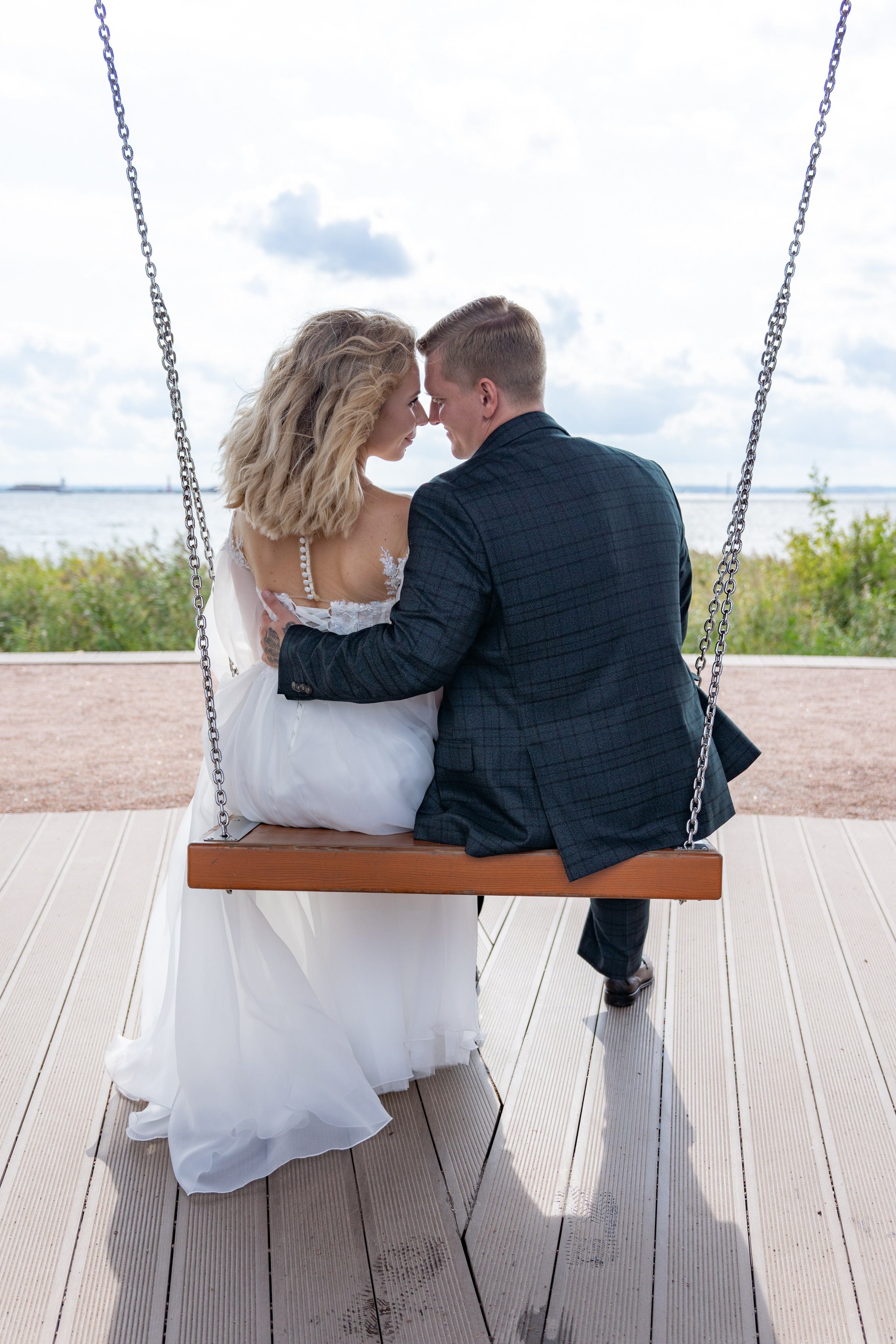 Красивые места для свадебной фотосессии летом в Санкт-Петербурге. Свадебный фотограф Александр Невский в Санкт-Петербурге