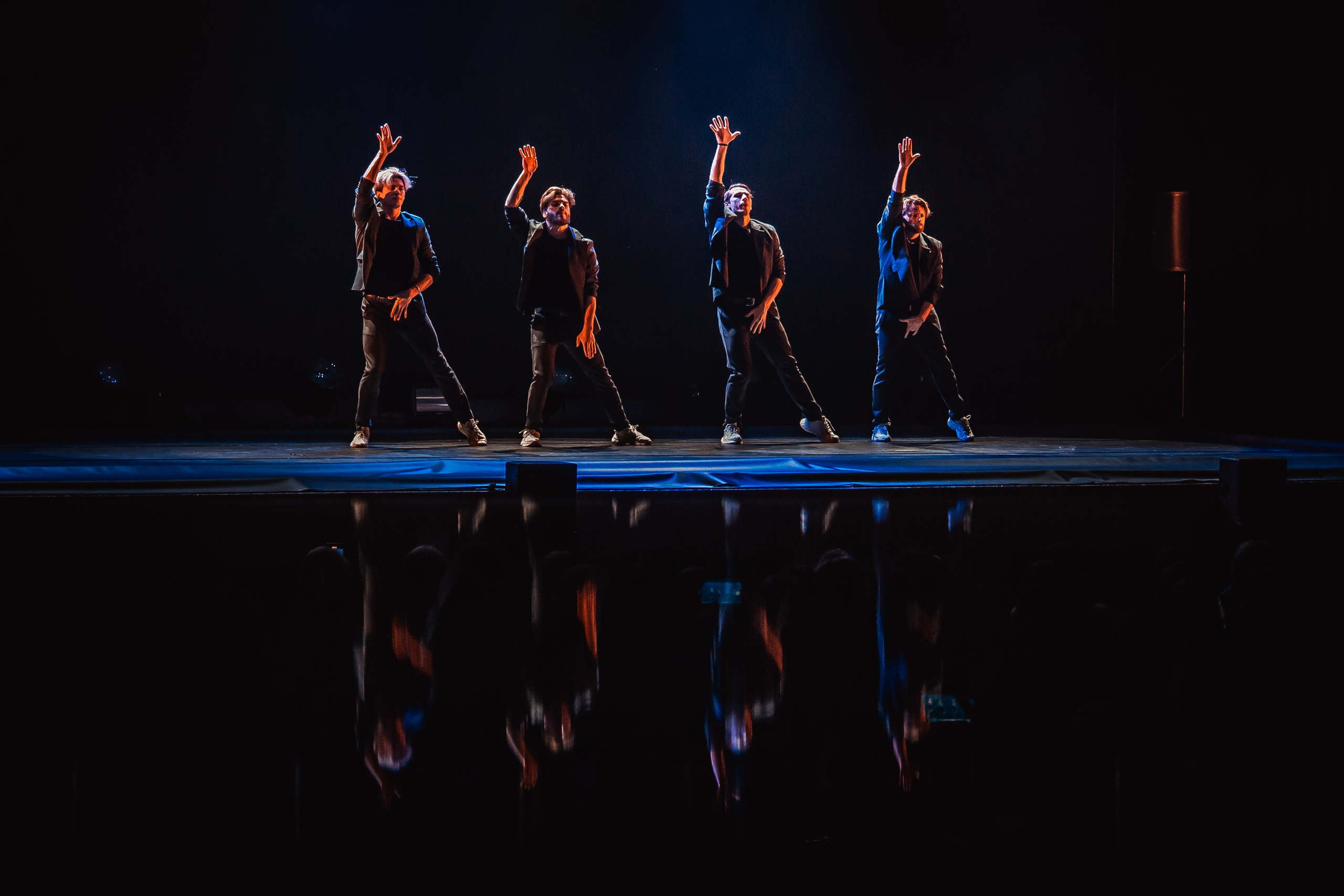 Шоу под дождем, Гранд Холл Сибирь, 20.02.2026. Фотограф Регина Крикунова г. Красноярск