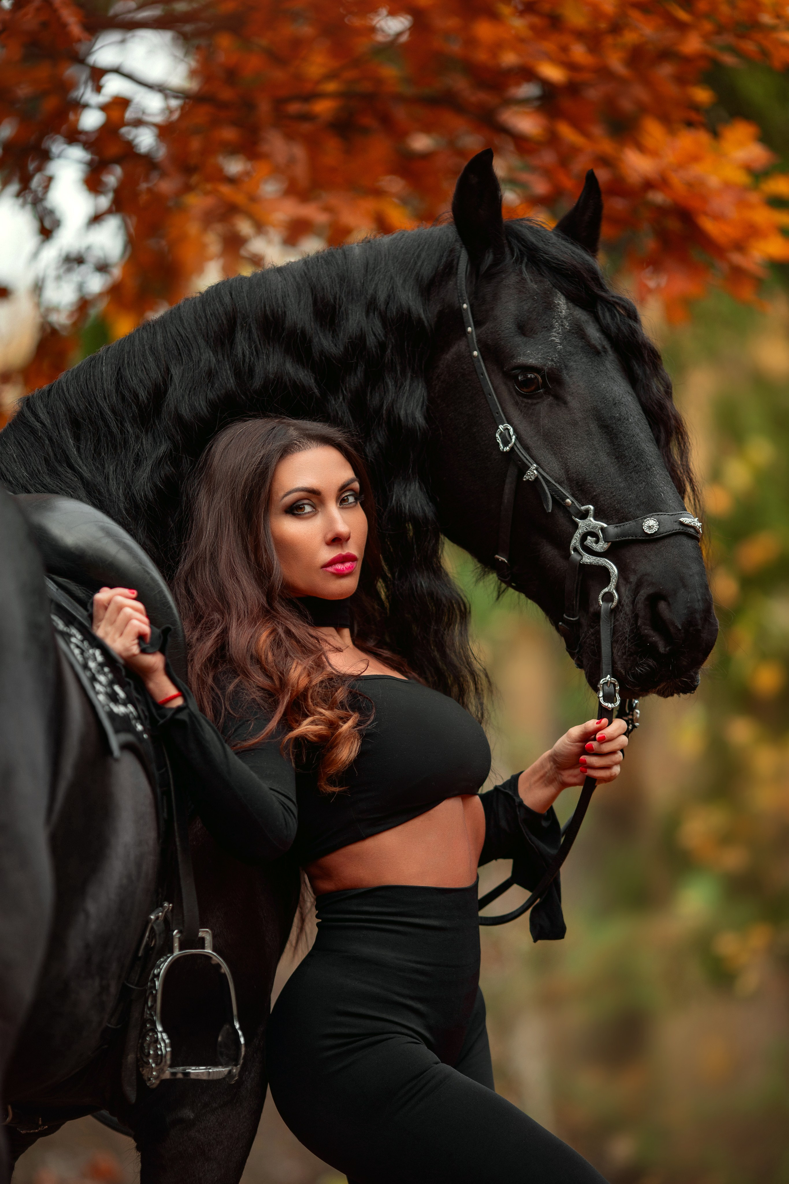 девушка и конь - фотосессия с фризом