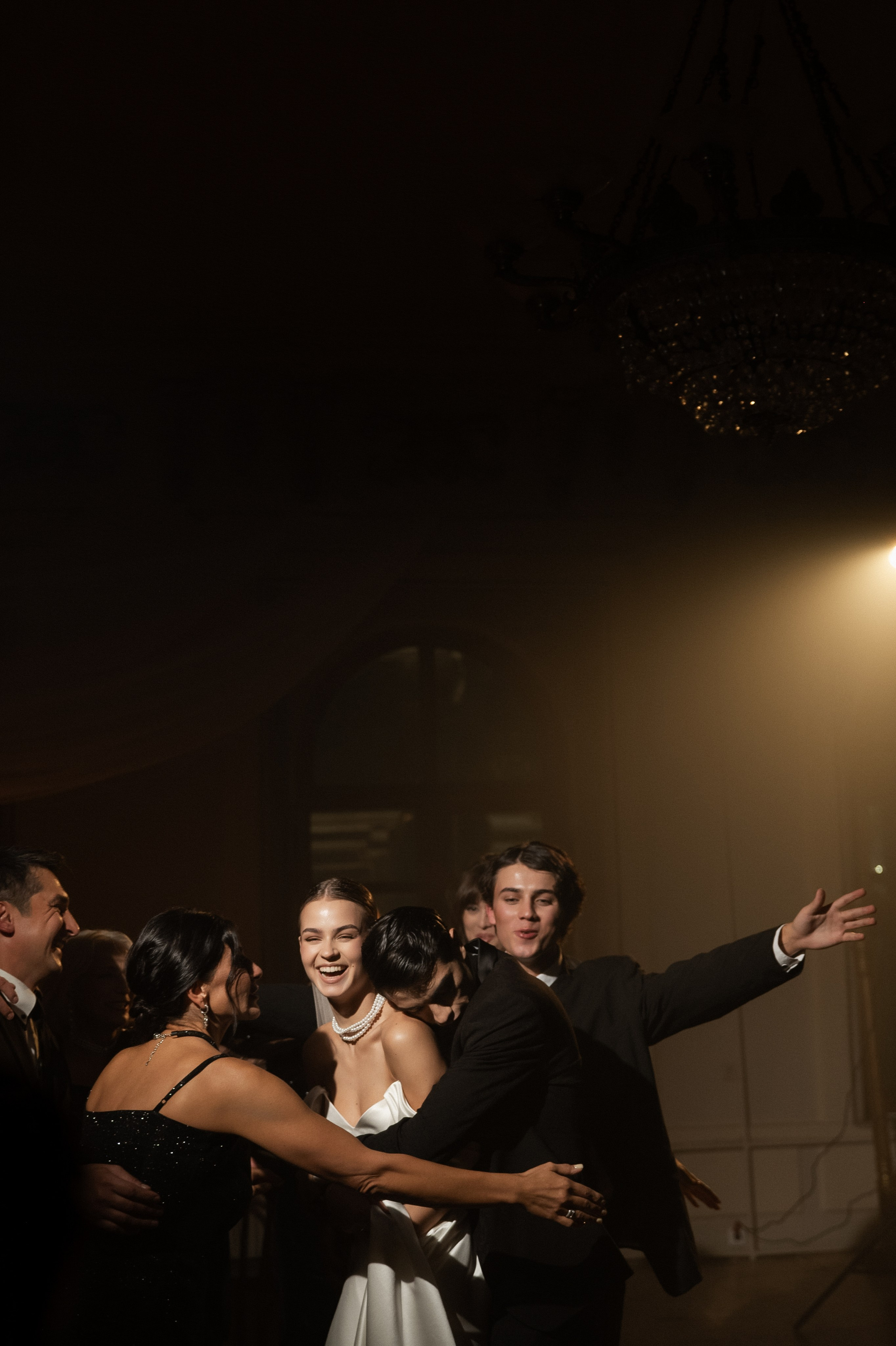 Камерный свадебный ужин при свечах в старинном особняке в фотостудии 21. Kult. Ярослава Ерина — свадебный фотограф в Москве