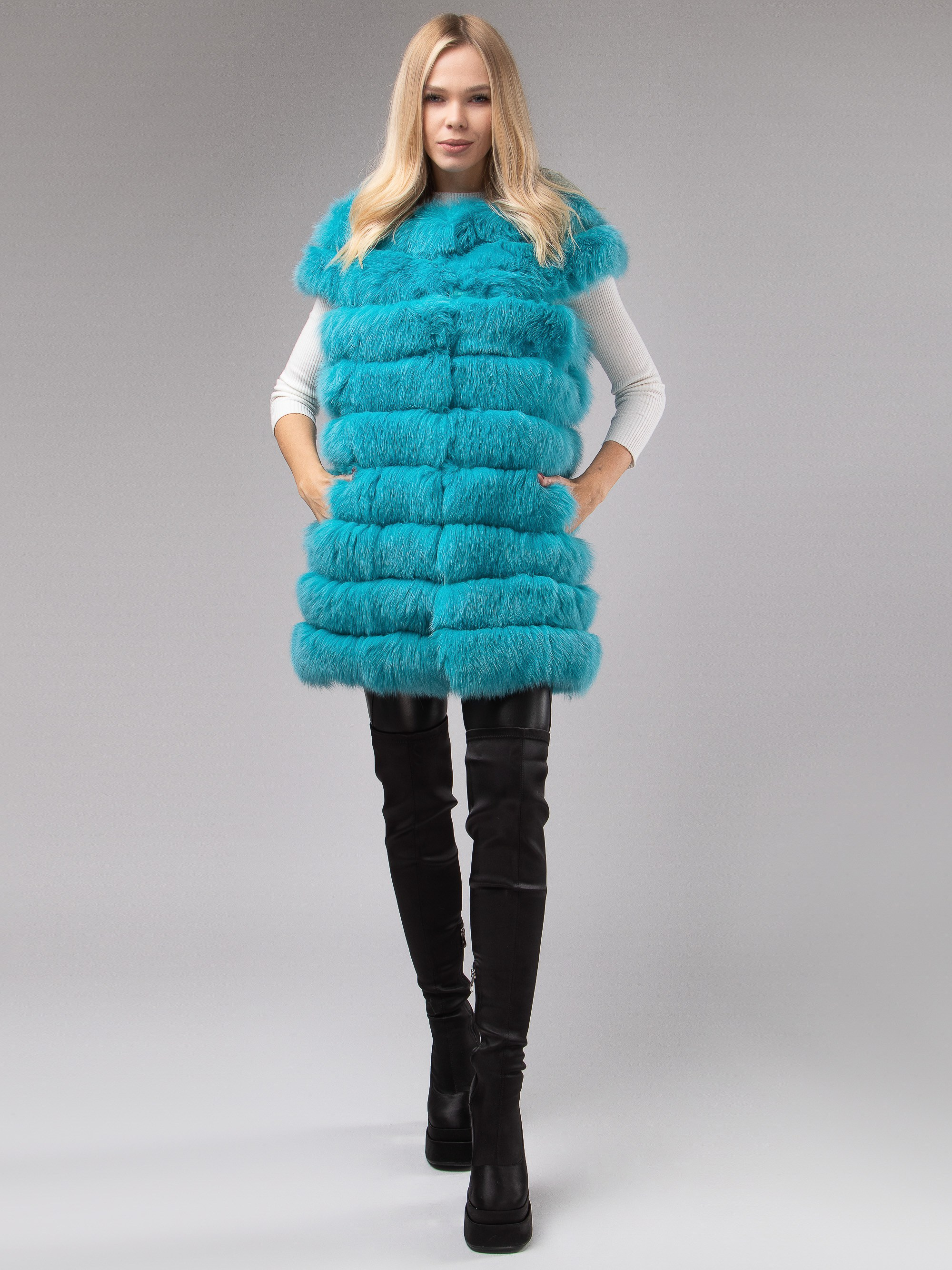 Съемка меховой жилетки на модели