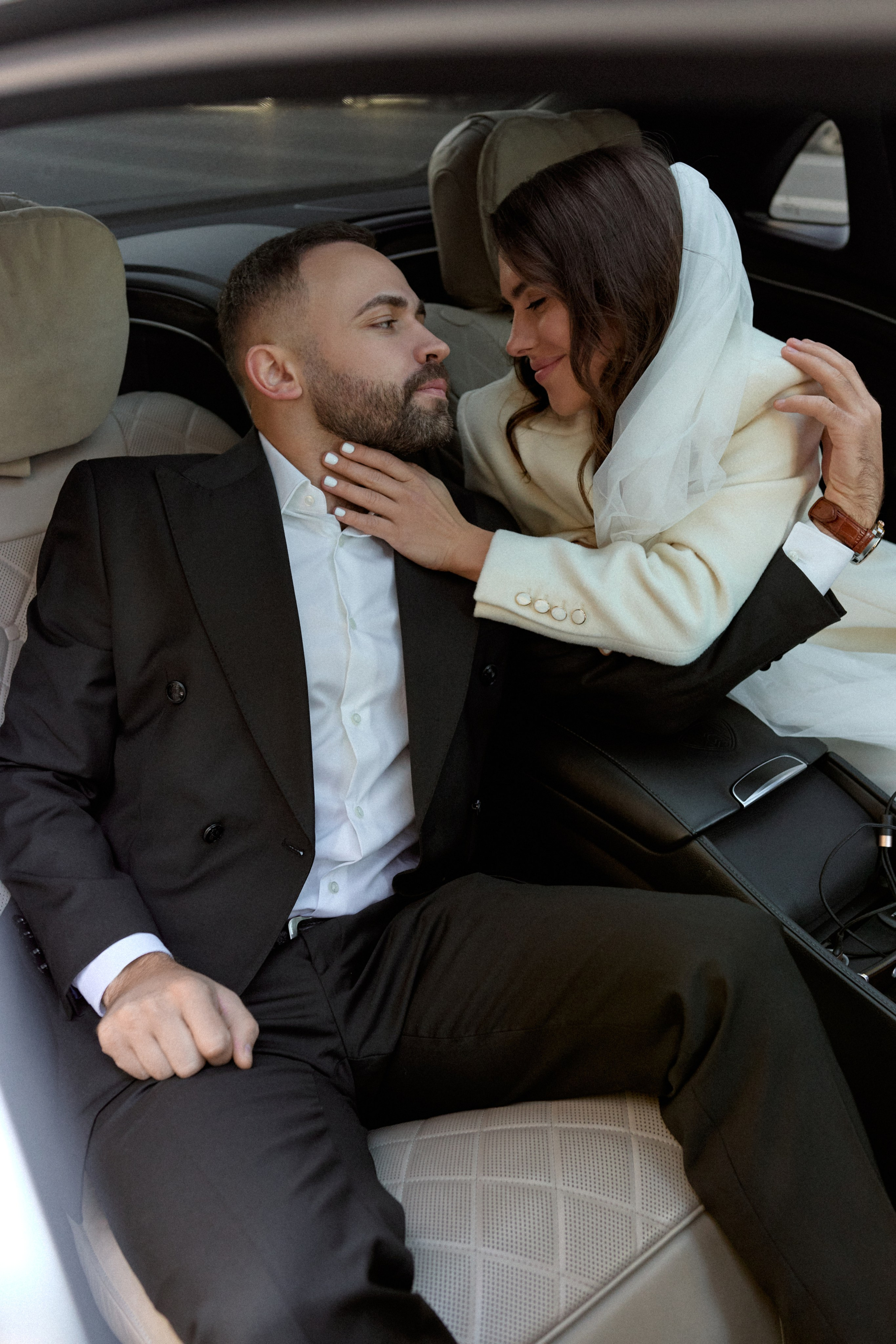 Свадебная фотосессия в отеле с видом на Исаакиевский собор. Сестры Карабаза. Фотографы и ретушеры в Москве и Санкт-Петербурге