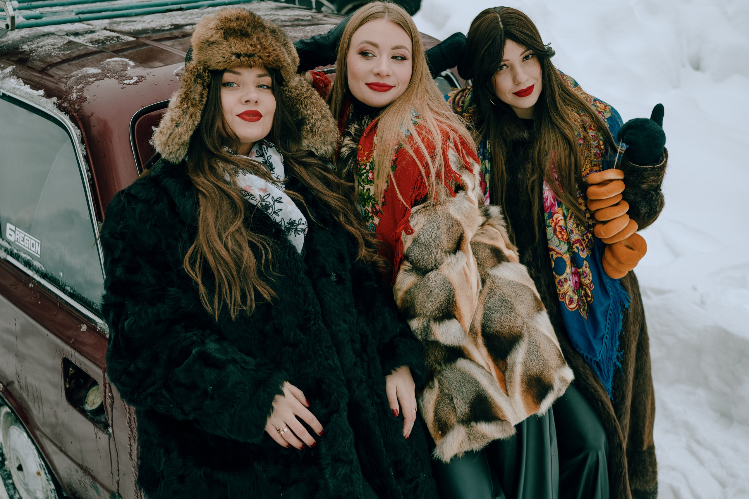 Звенит январская вьюга. Главная