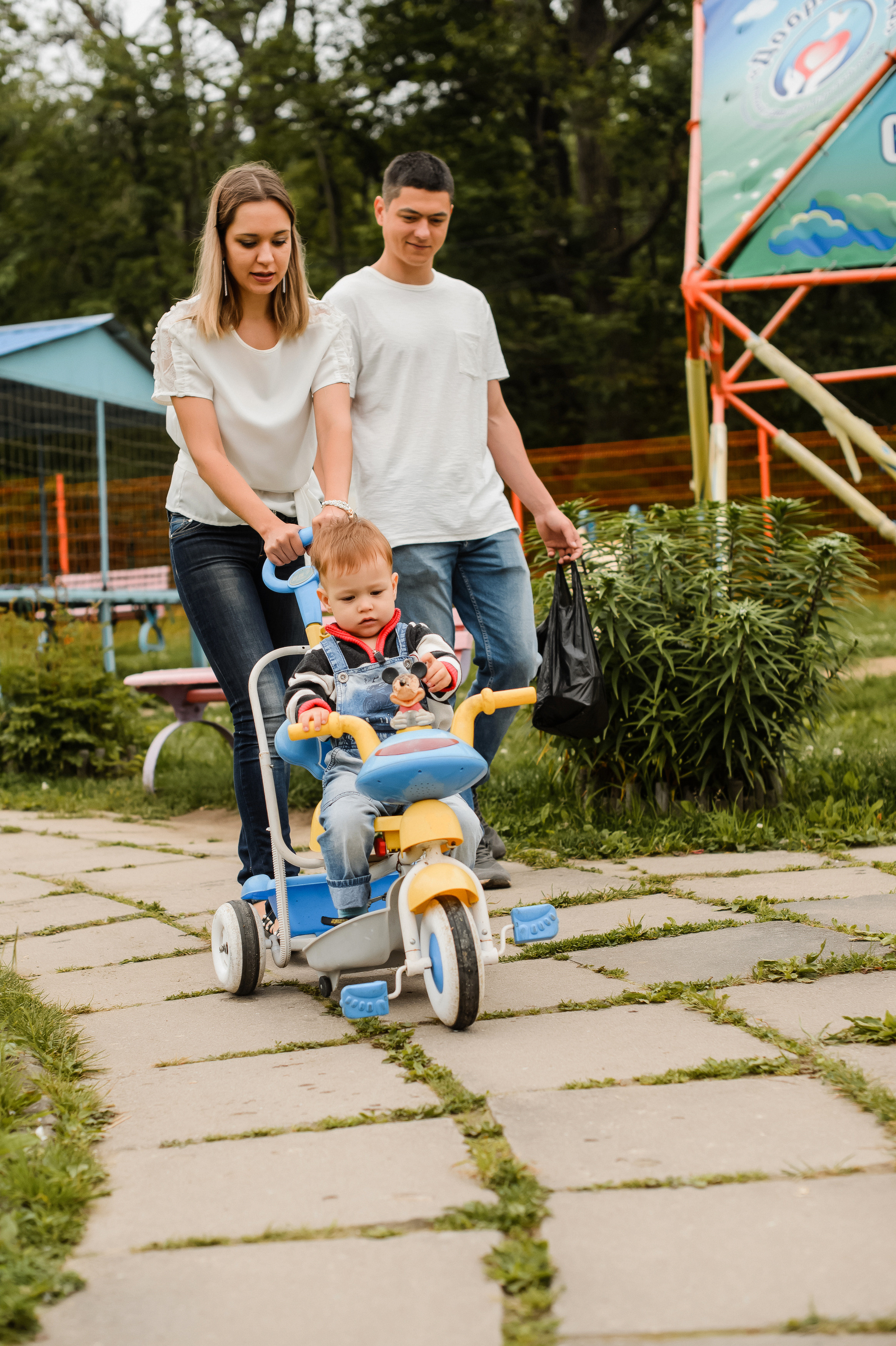 Прогулка с карапузом в парке минного городка. Фотограф Владивосток. Игорь Кирсанов