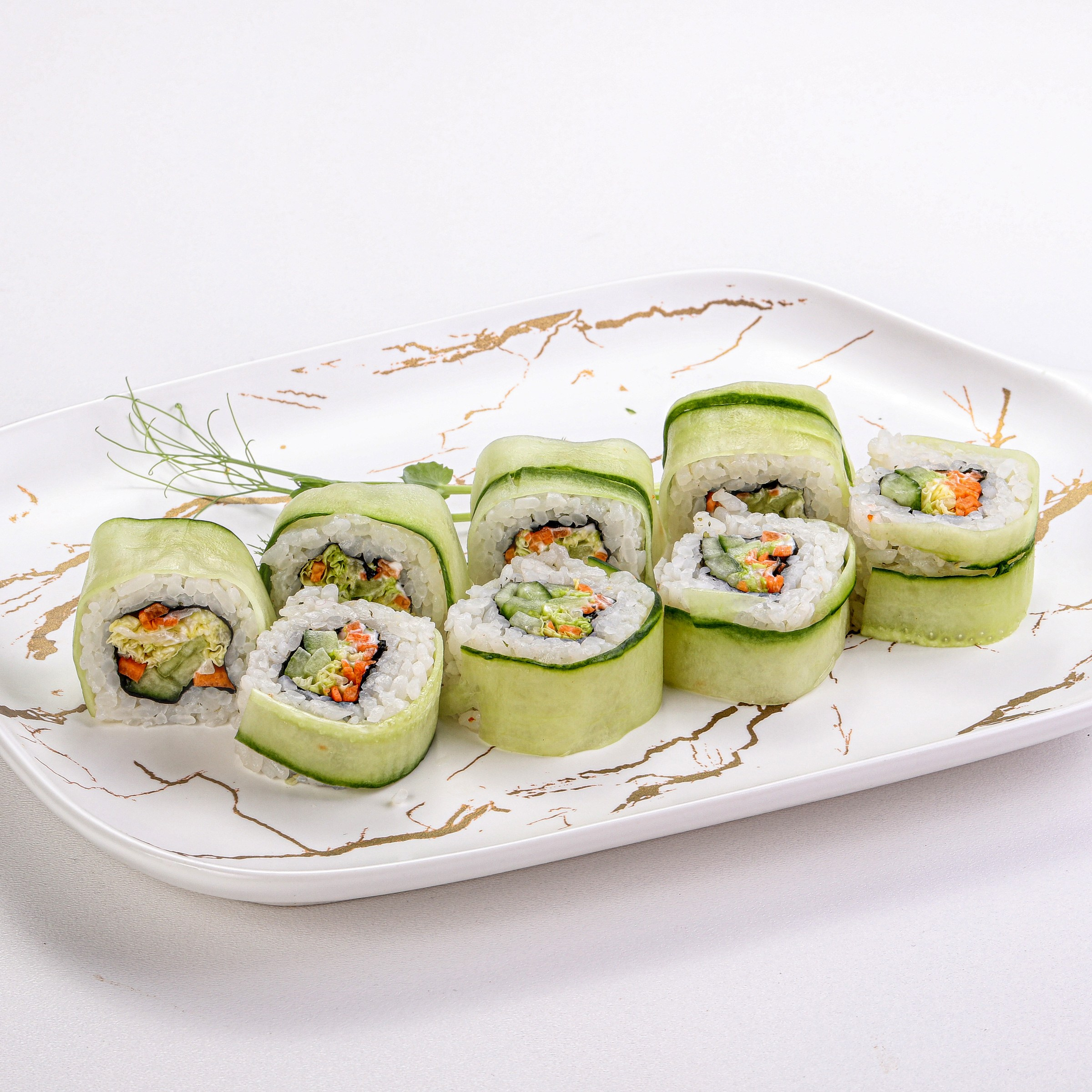 Фотосъемка суши и роллов. Заказ по тел.: +7 (906) 006-90-22. Фуд-фотограф Андрей Старостин — съемка еды в Москве. 9000 руб. в час