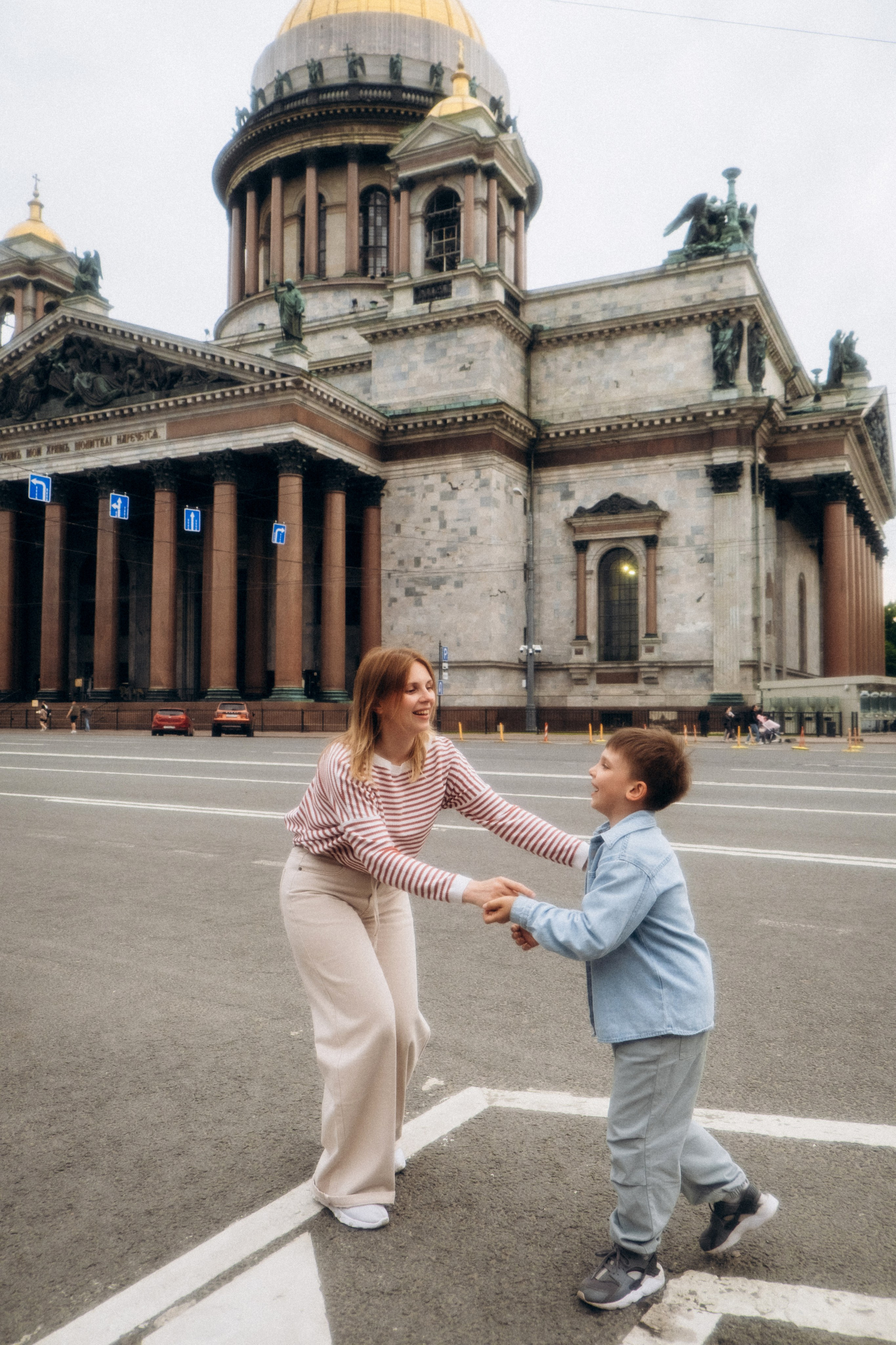 Семейная прогулочная фотосессия в Спб. Фотограф в Санкт-Петербурге Кристина Брянская