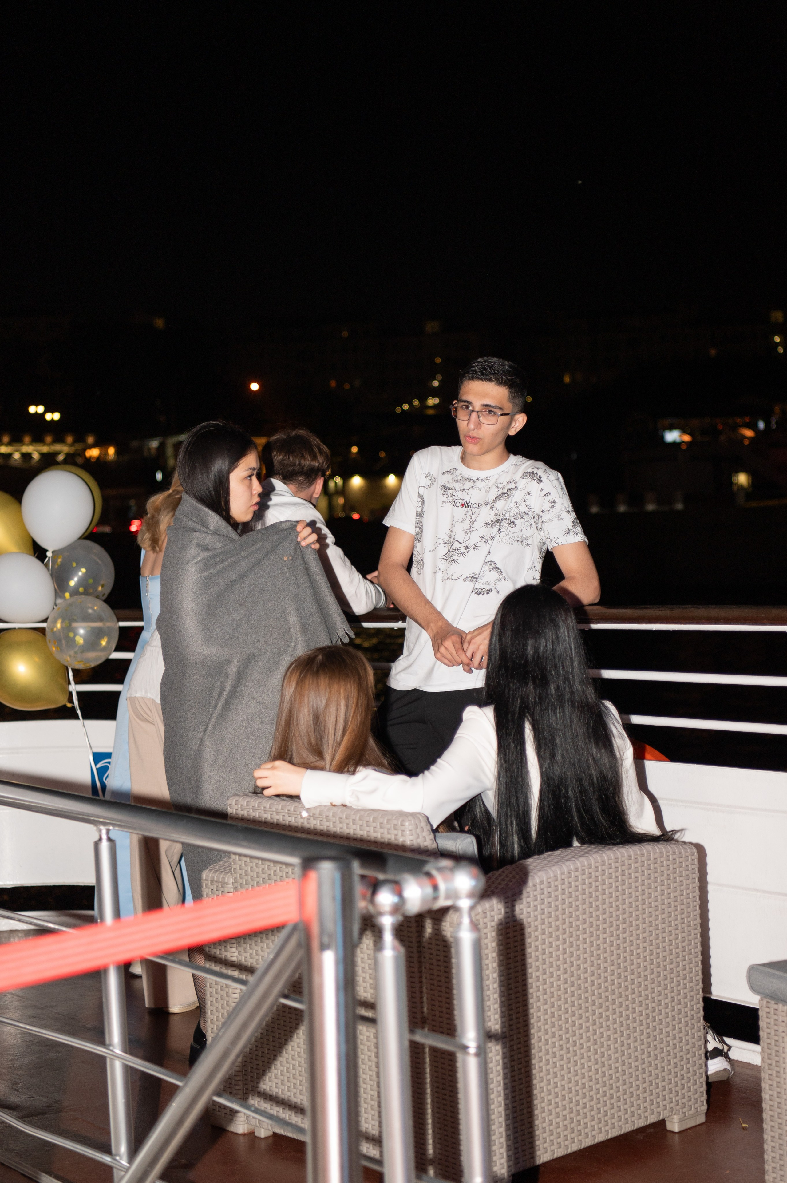 Выпускной вечер 11 класс на теплоходе. Детский и семейный фотограф г. Москва Оксана Катаджи