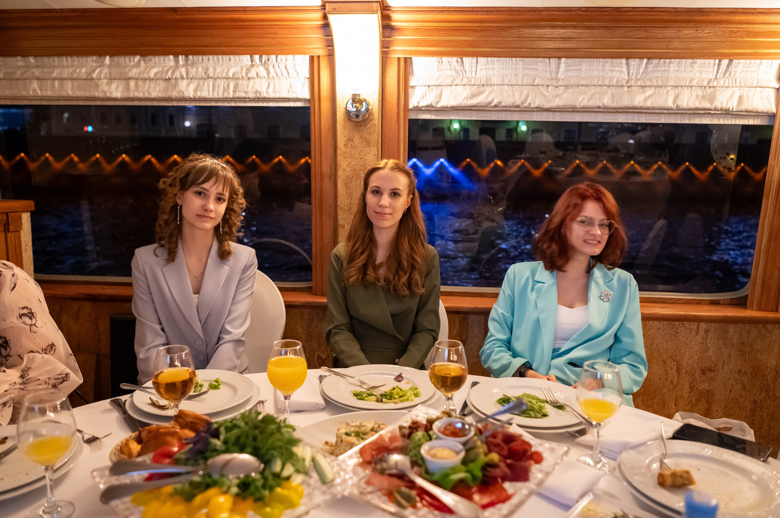 Выпускной вечер 11 класс на теплоходе. Детский и семейный фотограф г. Москва Оксана Катаджи