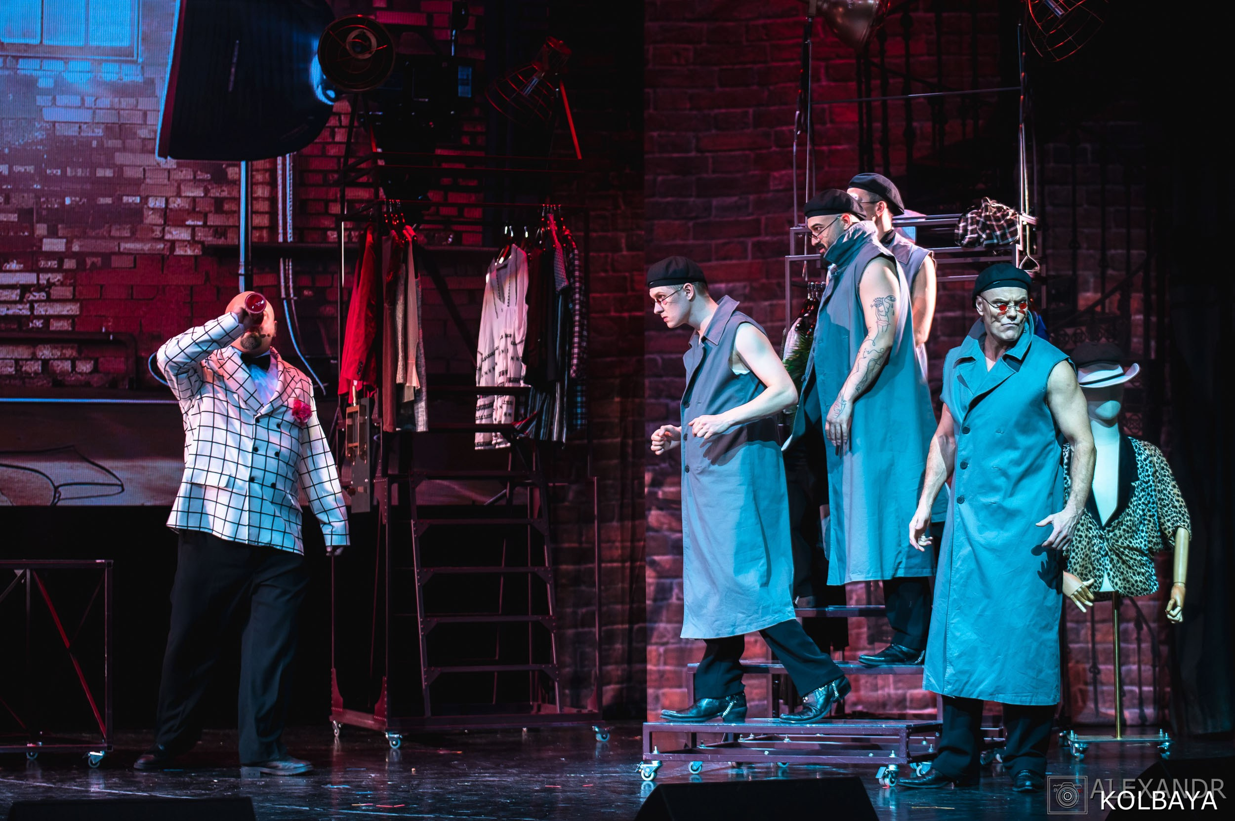Фотографии со спектакля «Привет, я тетя Чарли». Концертный и театральный репортажный фотограф в Москве Александр Колбая