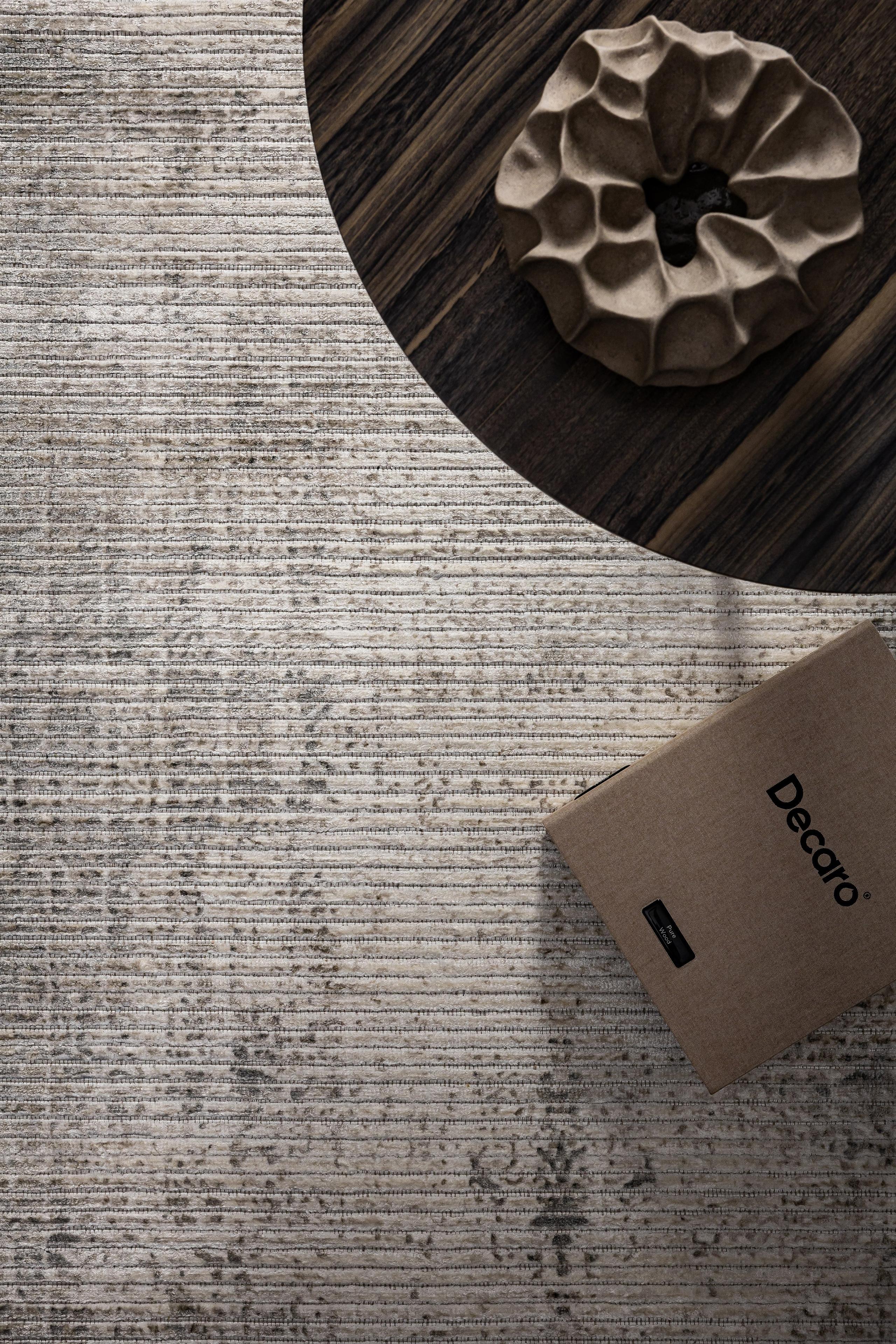 Ковры Decaro Rugs. L. Deco интерьерный салон. Краски/обои/лепной декор