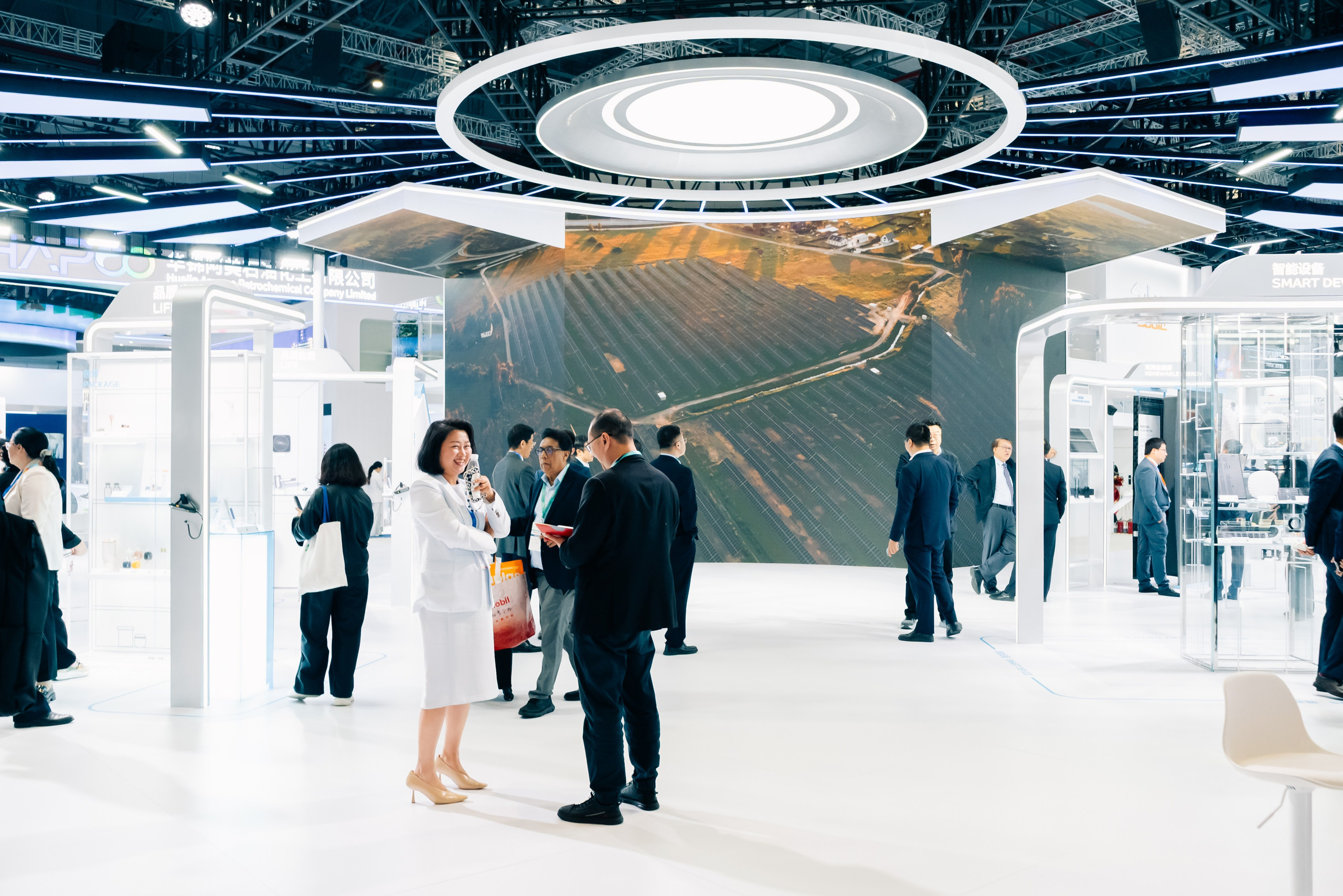 Фото и видеосъемка на выставке CHINAPLAS в Шанхае | Компания VZLP | Фотограф в Шанхае