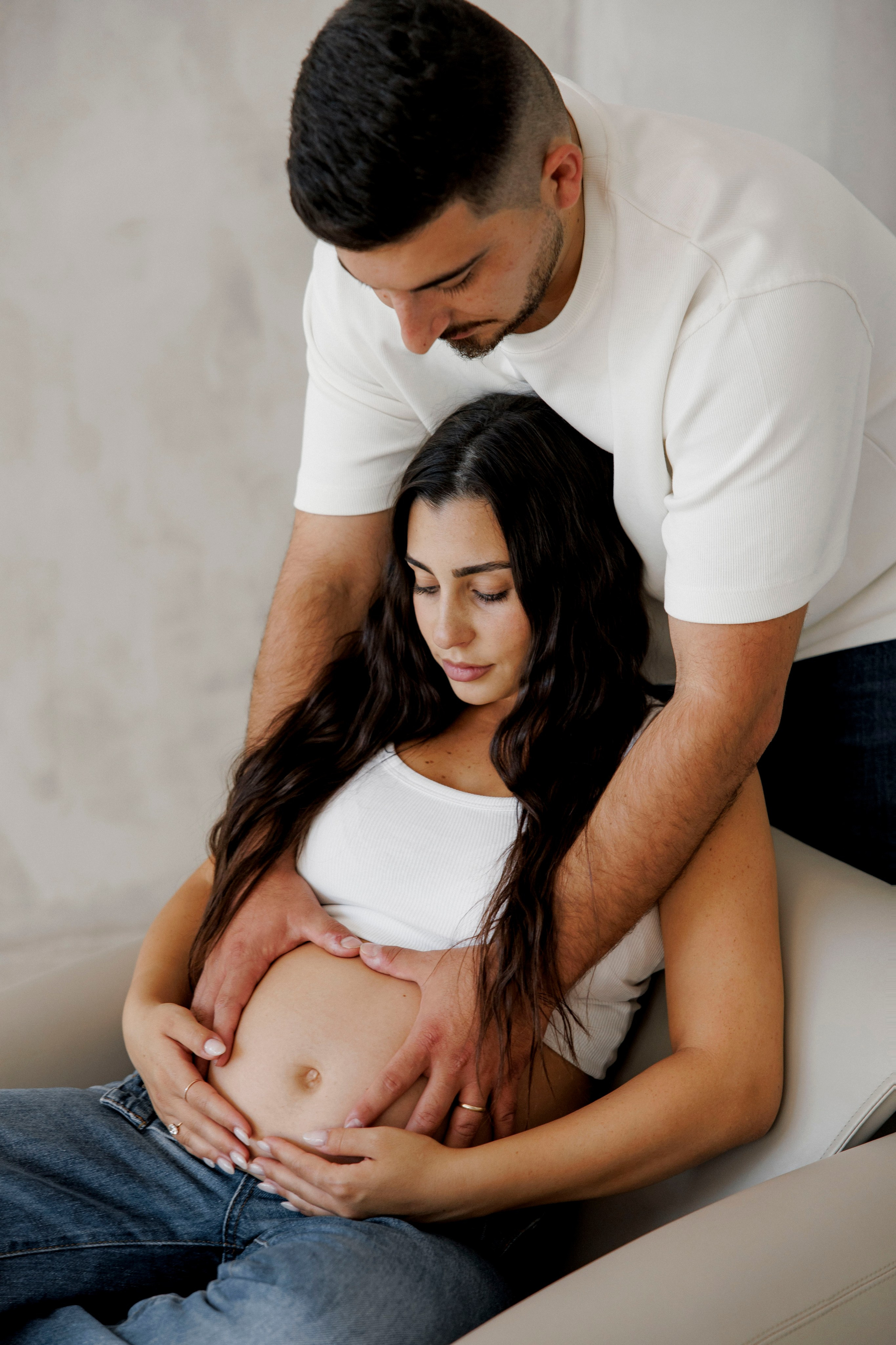 Pregnancy photoshoot inside the Grey Studio. Главная