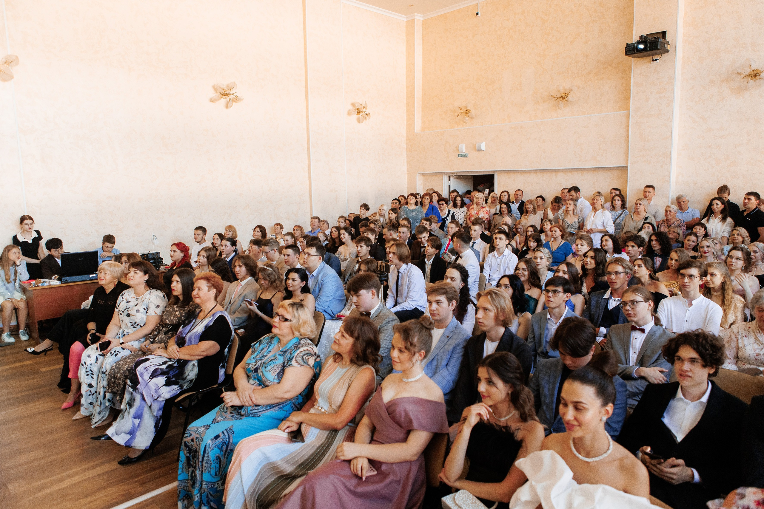 Выпускной Гимназия 12 2024 г. Свадебный и портретный Фотограф в Липецке Дмитрий Котюков