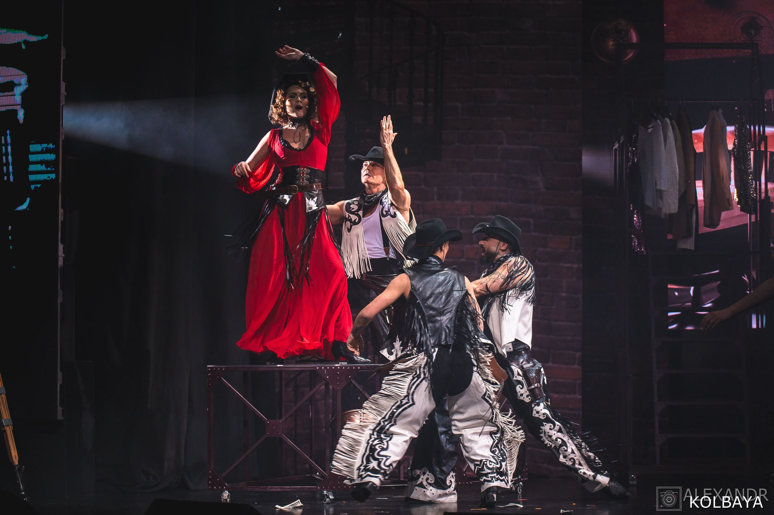 Фотографии со спектакля «Привет, я тетя Чарли». Концертный и театральный репортажный фотограф в Москве Александр Колбая