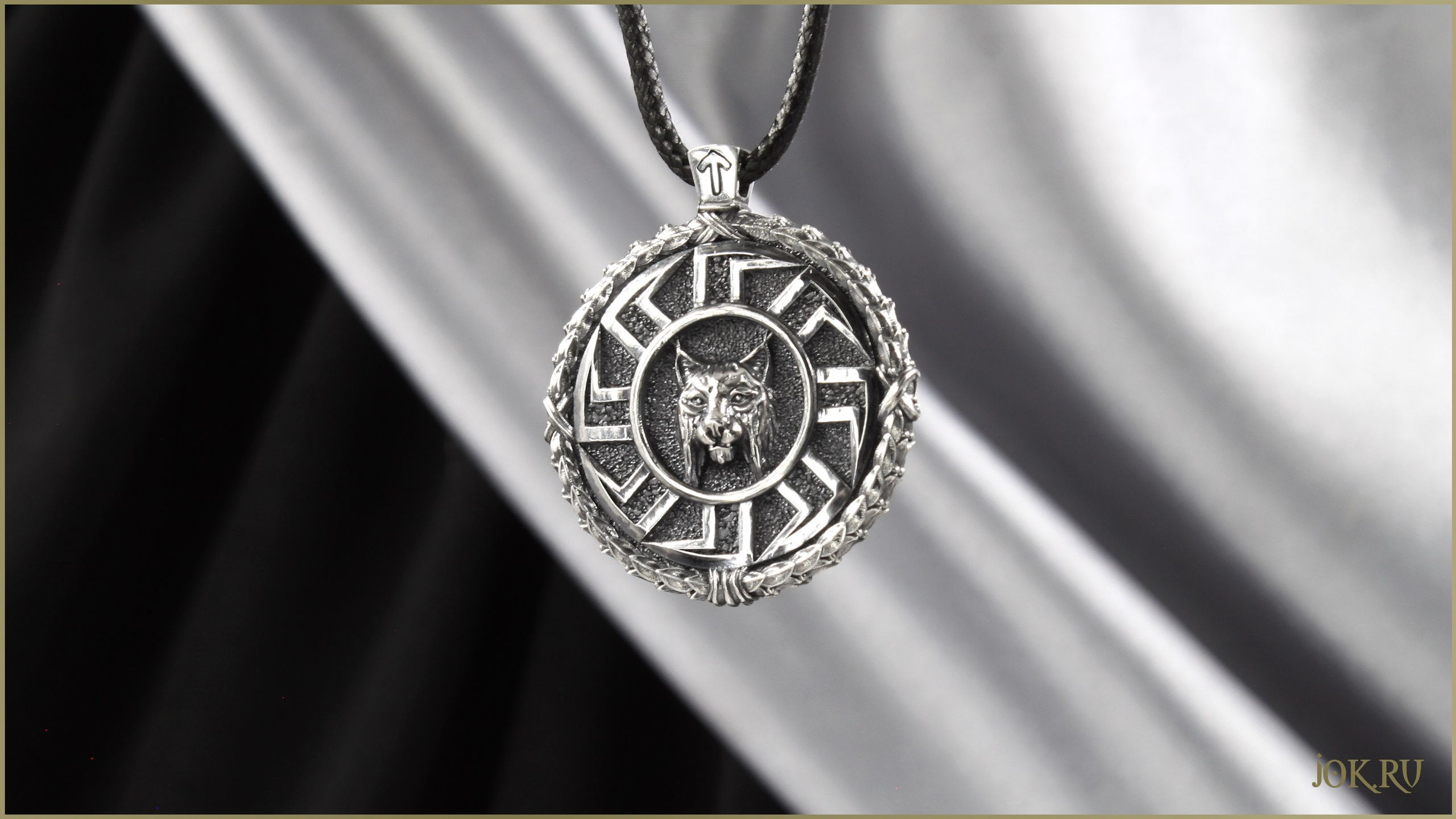 Подвеска со своим дизайном. Изготовление кулонов и подвесок на заказ по эскизам и фото в Мастерской Joker-studio полный цикл производства от создание эскиза до литья под ключ