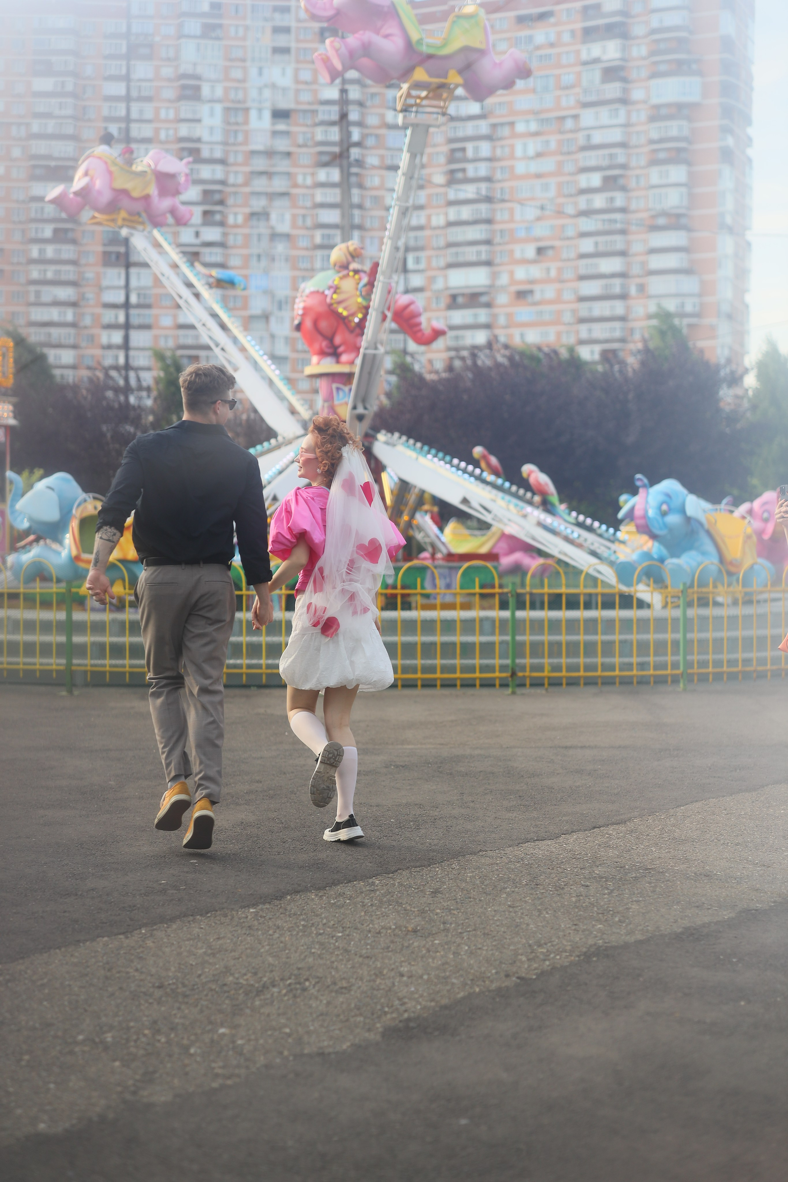Свадебная фотосессия в парке аттракционов. Свадебный и семейный фотограф в Абхазии Жанна Соснина