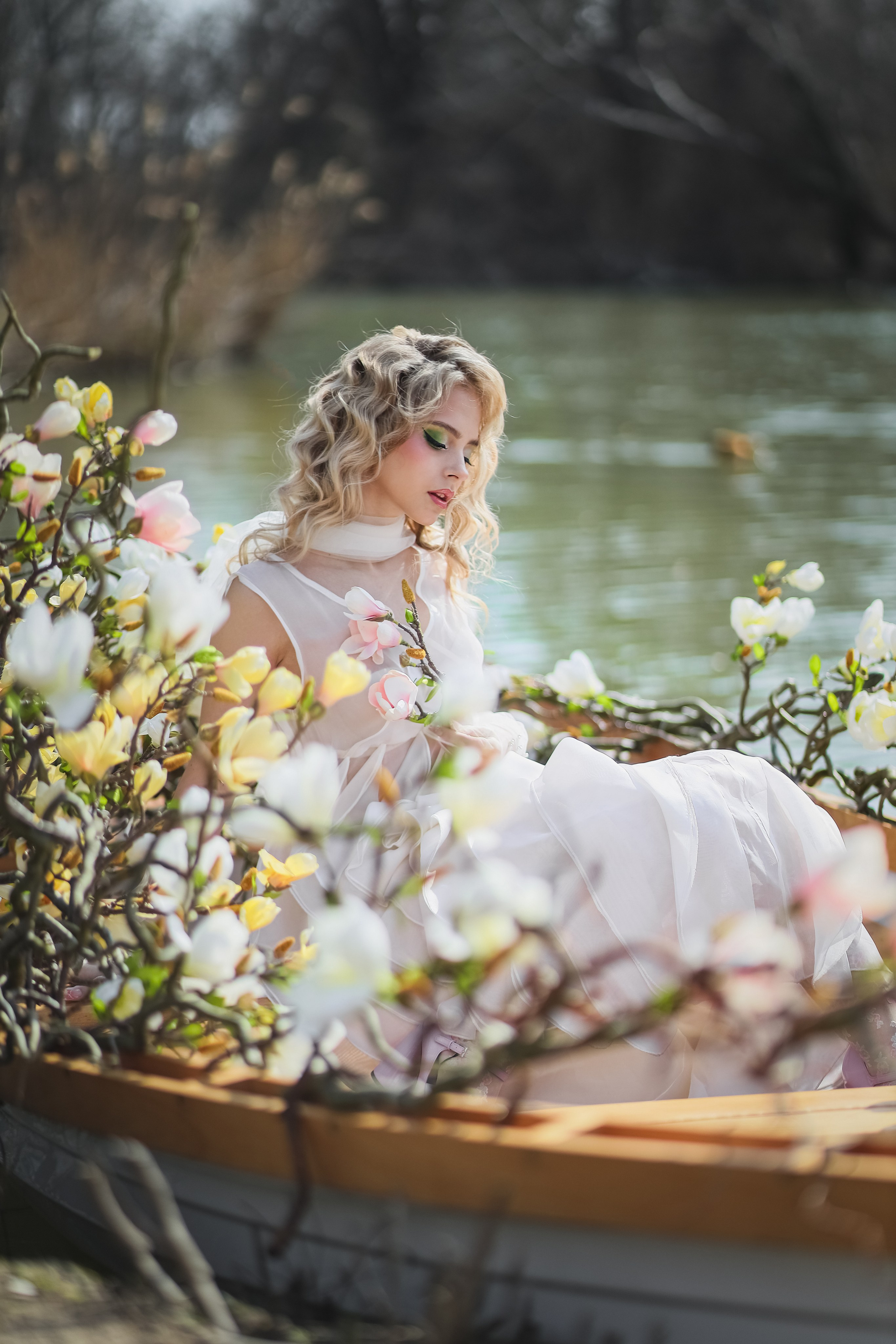 Индивидуальная фотосессия на озере Рица для невесты