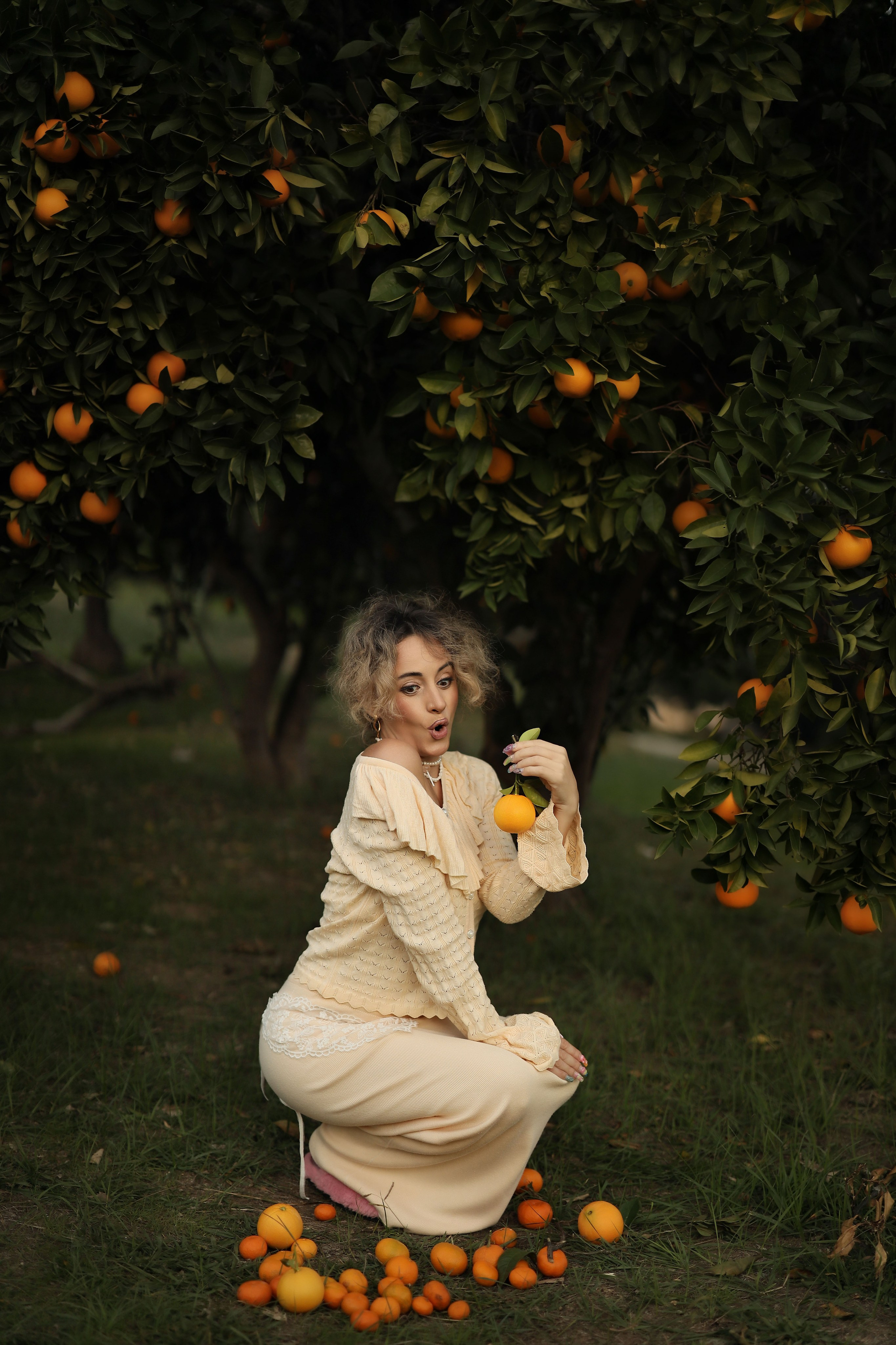 Семейная фотосессия в мандариновом саду Абхазии. Свадебный и семейный фотограф в Абхазии Жанна Соснина