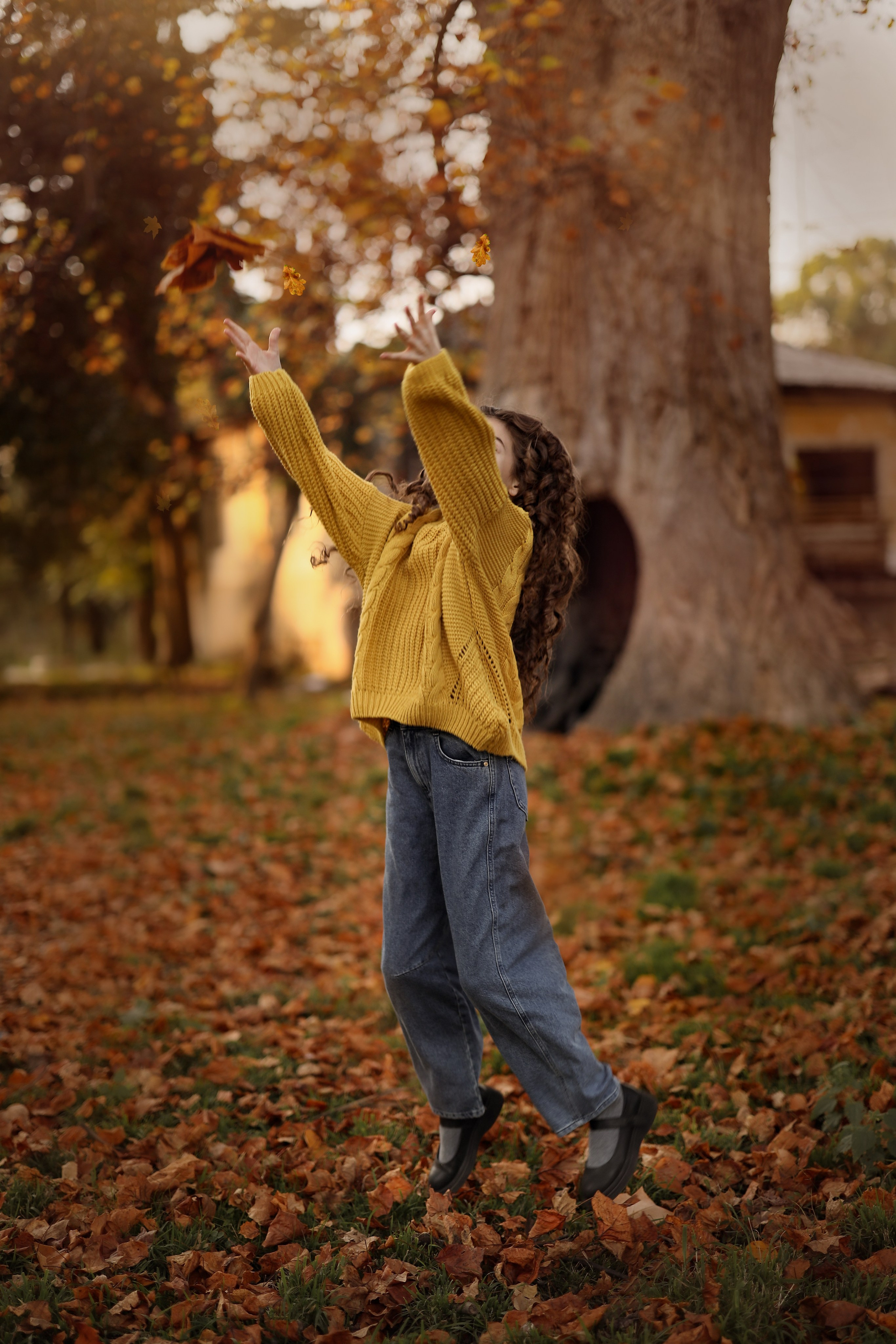 Осенняя фотосессия для Полины у древа патриарха в Сухуме. Свадебный и семейный фотограф в Абхазии Жанна Соснина