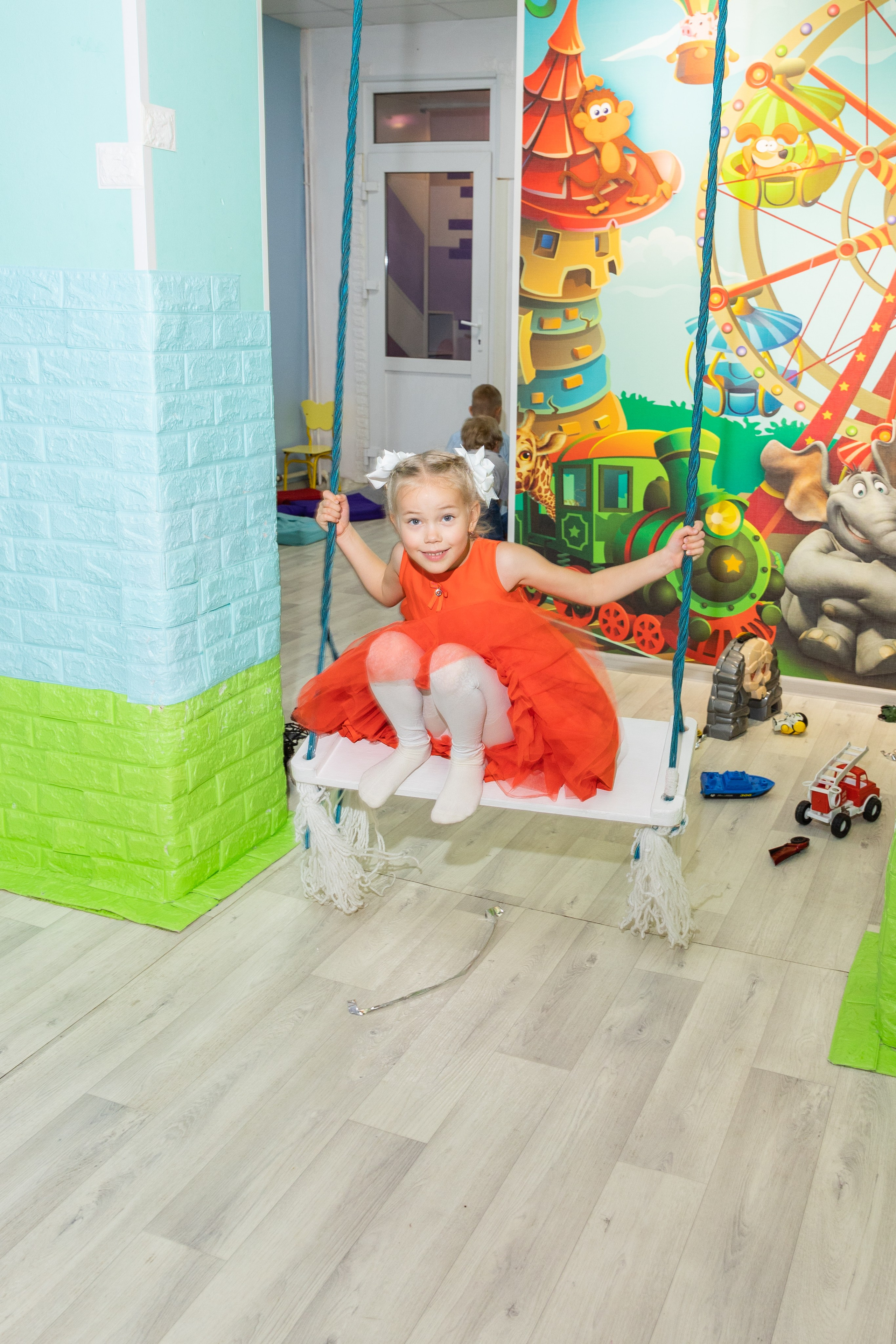 День Рождение в детском центре Качели. Выпускные альбомы во Владивостоке