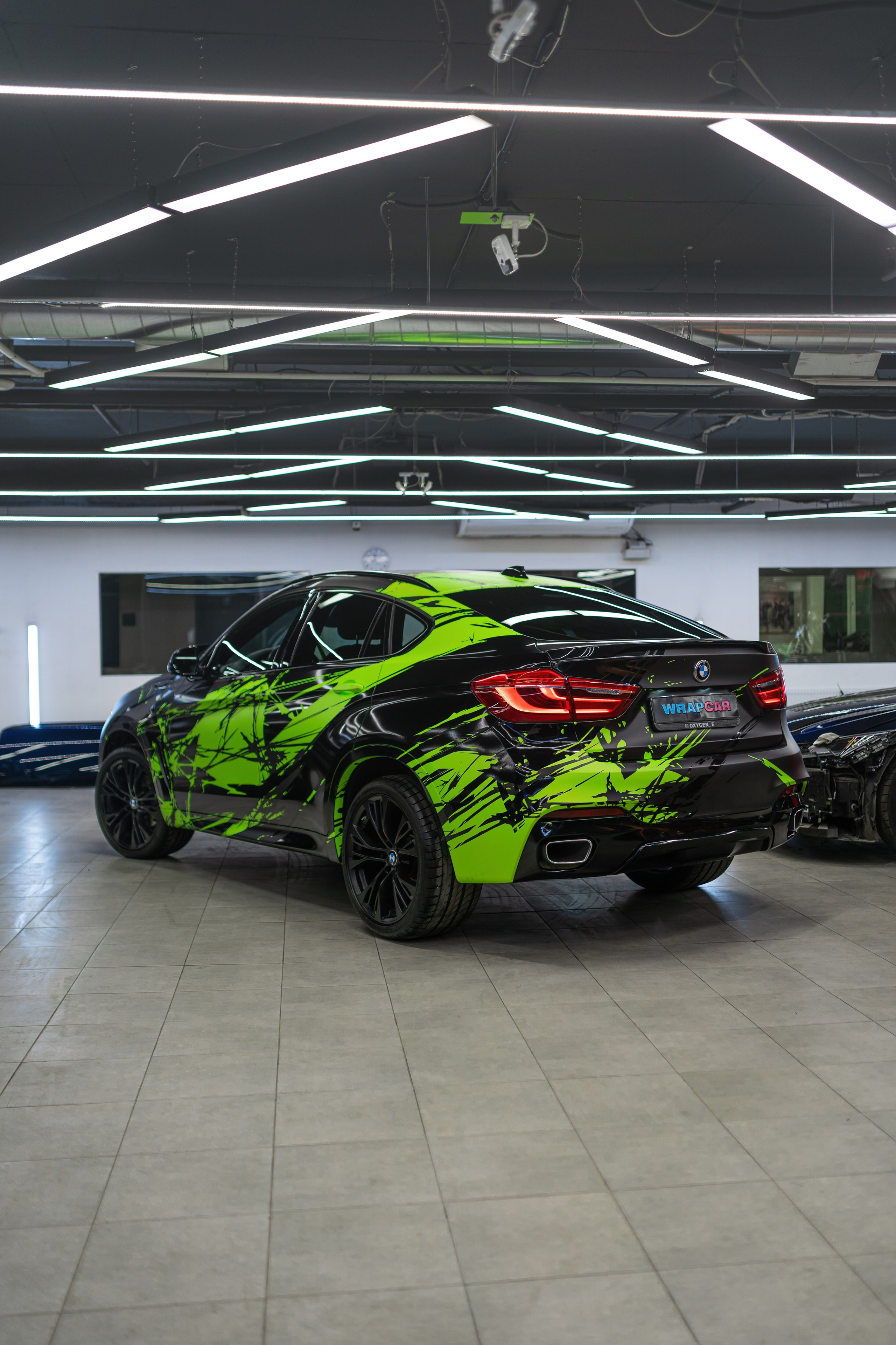 Винилография на BMW X6. Студия дизайна и оклейки авто Barmaley Design