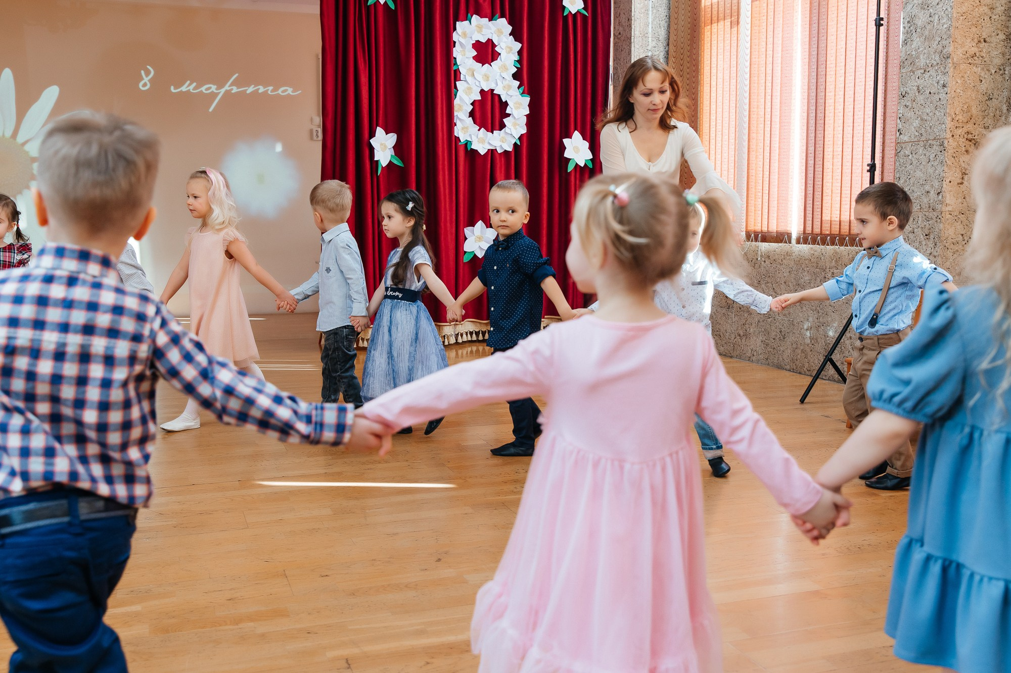 Детский сад № 93 — Утренник (07.03.2023). Свадебный и семейный фотограф Крамар Наталья
