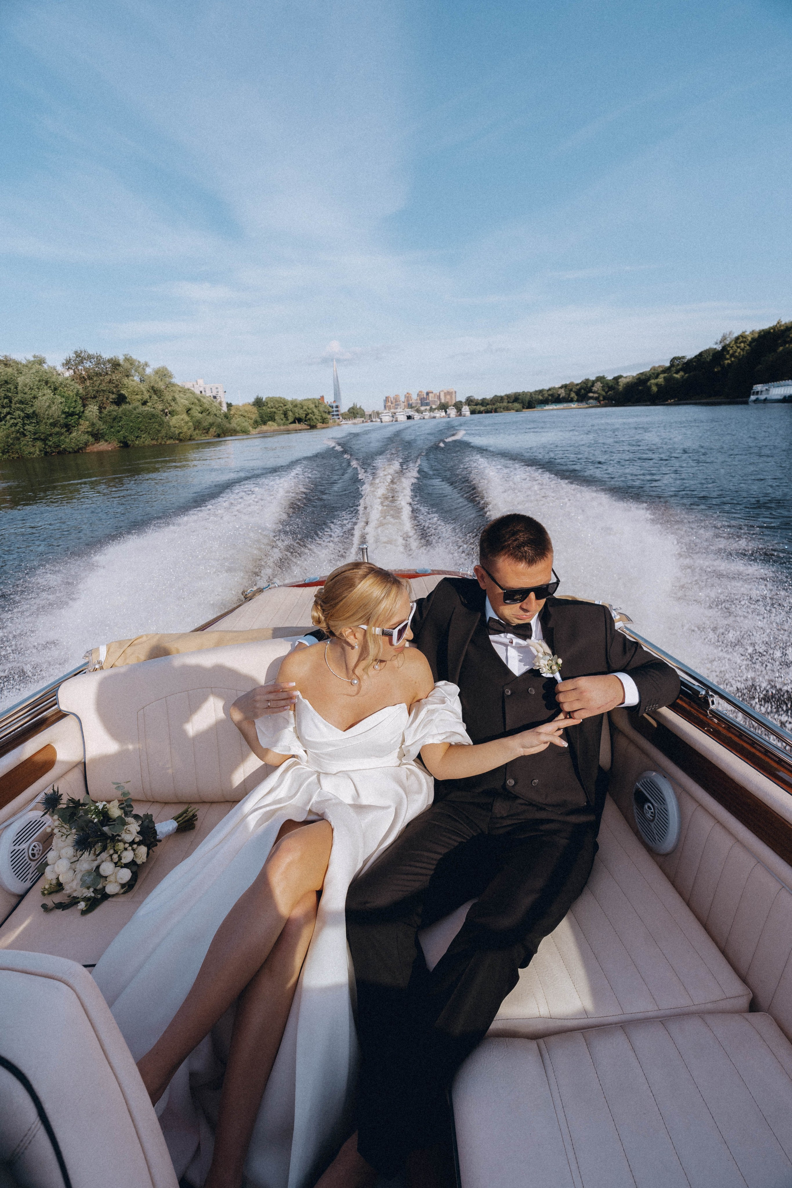 СВАДЕНБНАЯ СЬЕМКА НА КАТЕРЕ ПО КАНАЛАМ САНКТ-ПЕТЕРБУРГА И В АКВАТОРИИ НЕВЫ. Профессиональный фотограф, Санкт-Петербург — Виктория Богомолова