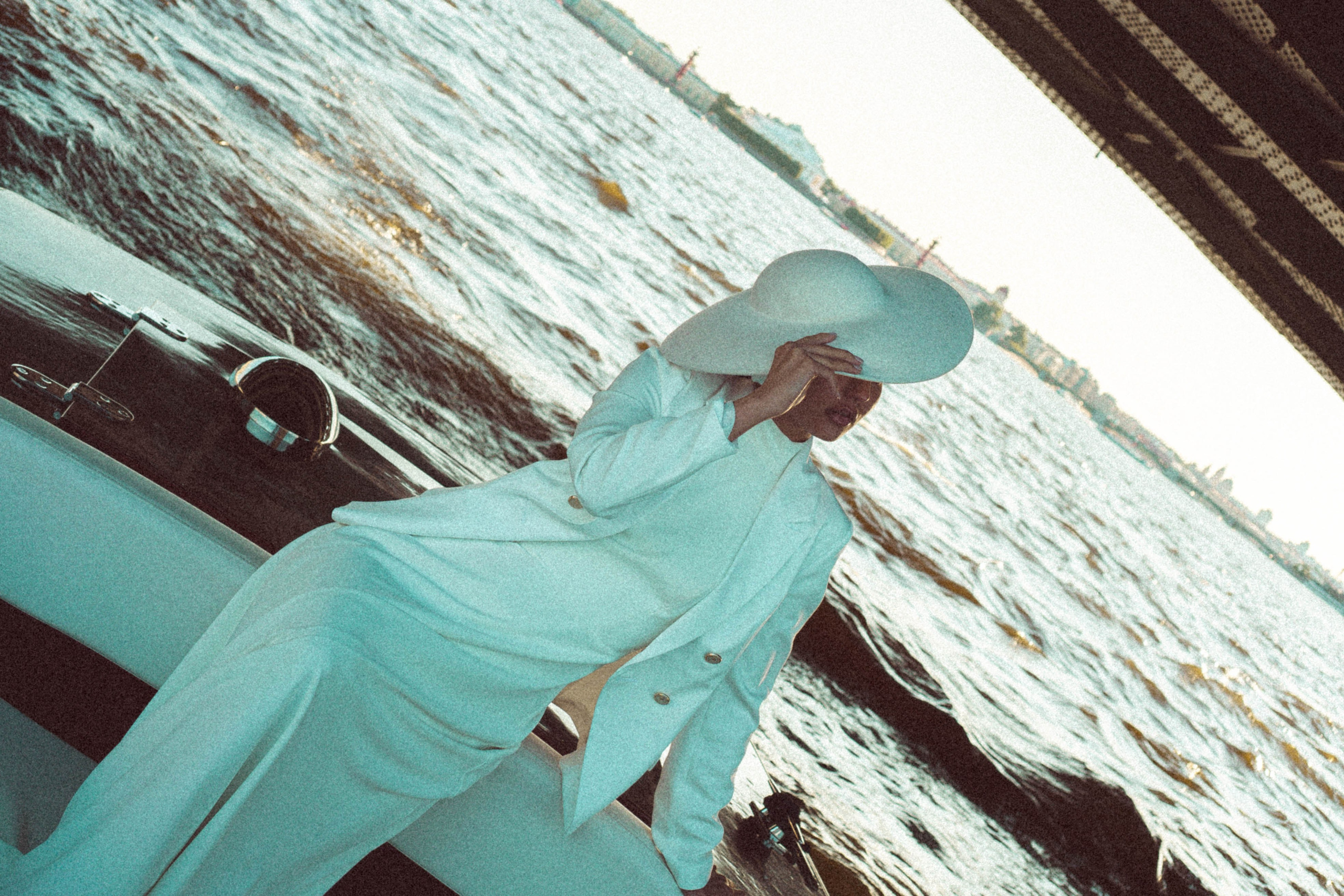 СВАДЕНБНАЯ СЬЕМКА НА КАТЕРЕ ПО КАНАЛАМ САНКТ-ПЕТЕРБУРГА И В АКВАТОРИИ НЕВЫ. Профессиональный фотограф, Санкт-Петербург — Виктория Богомолова